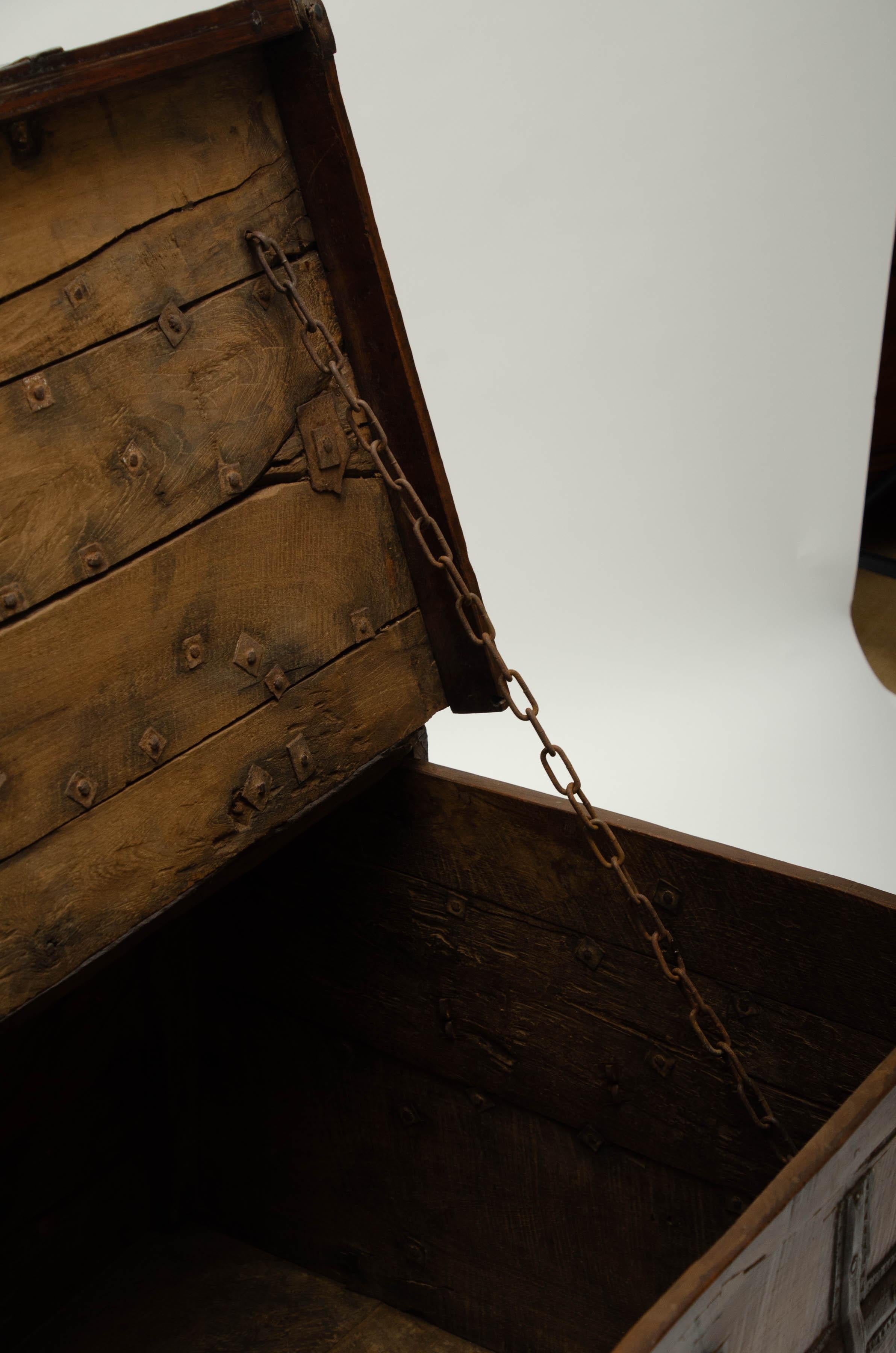 19th Century Iron-Bound Teak Trunk, Rajasthan, India, circa 1860 For Sale 5