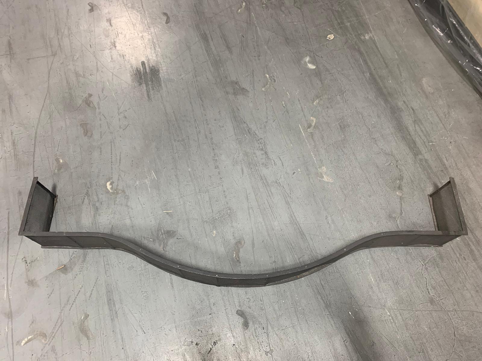 19th Century Iron and Mesh Serpentine Fireplace Fender In Good Condition For Sale In Atlanta, GA