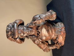 Escultura de hierro del siglo XIX de una dama con un sombrero muy fino