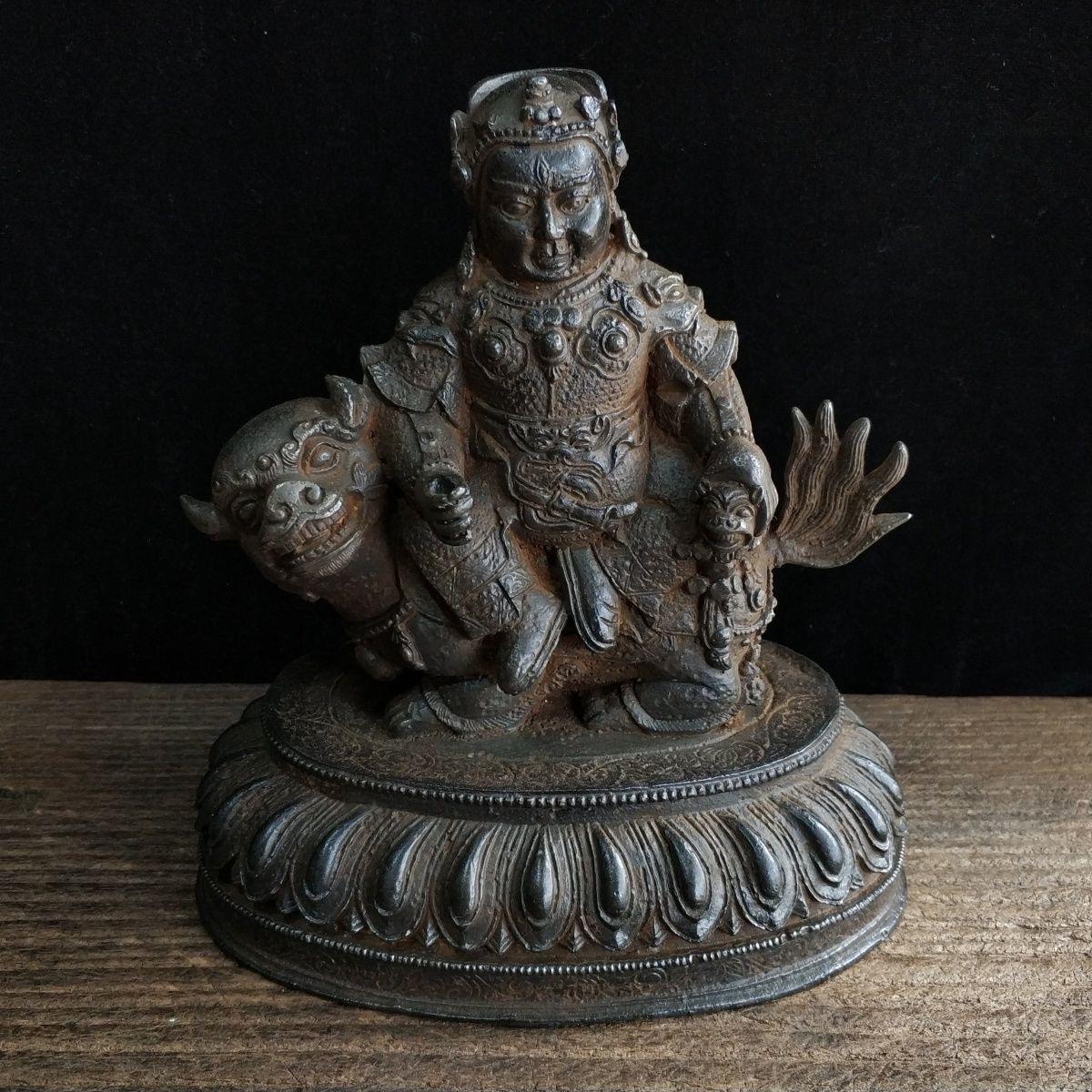 19th Century Iron Skanda Buddha Sitting on Lion Statue – A Symbol of Strength and Protection

This 19th Century Iron Skanda Buddha Statue depicts the Buddha in a powerful and protective stance, sitting on a lion, a traditional symbol of strength,