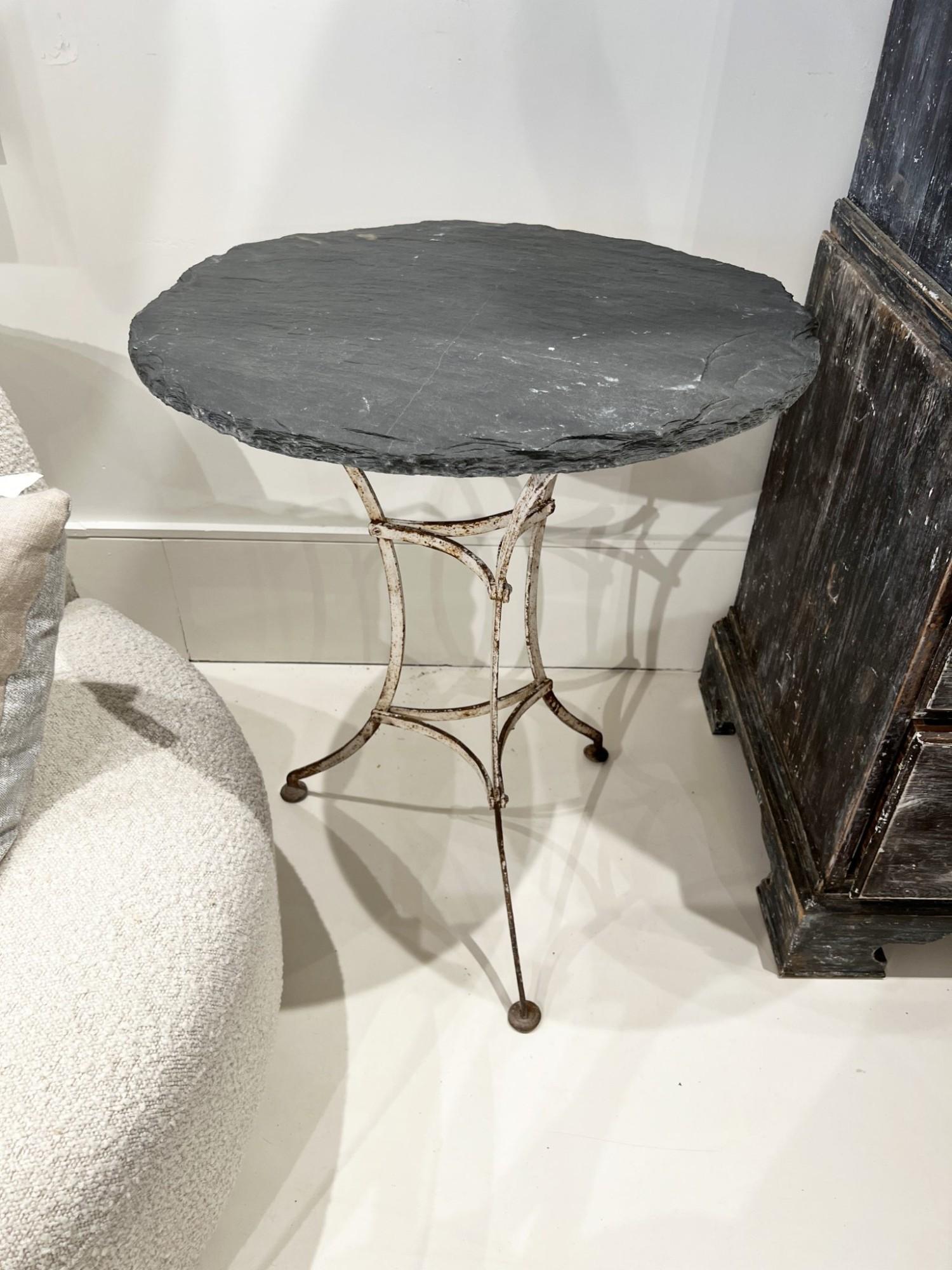 Mesa de hierro del siglo XIX con tablero de pizarra Francés en venta