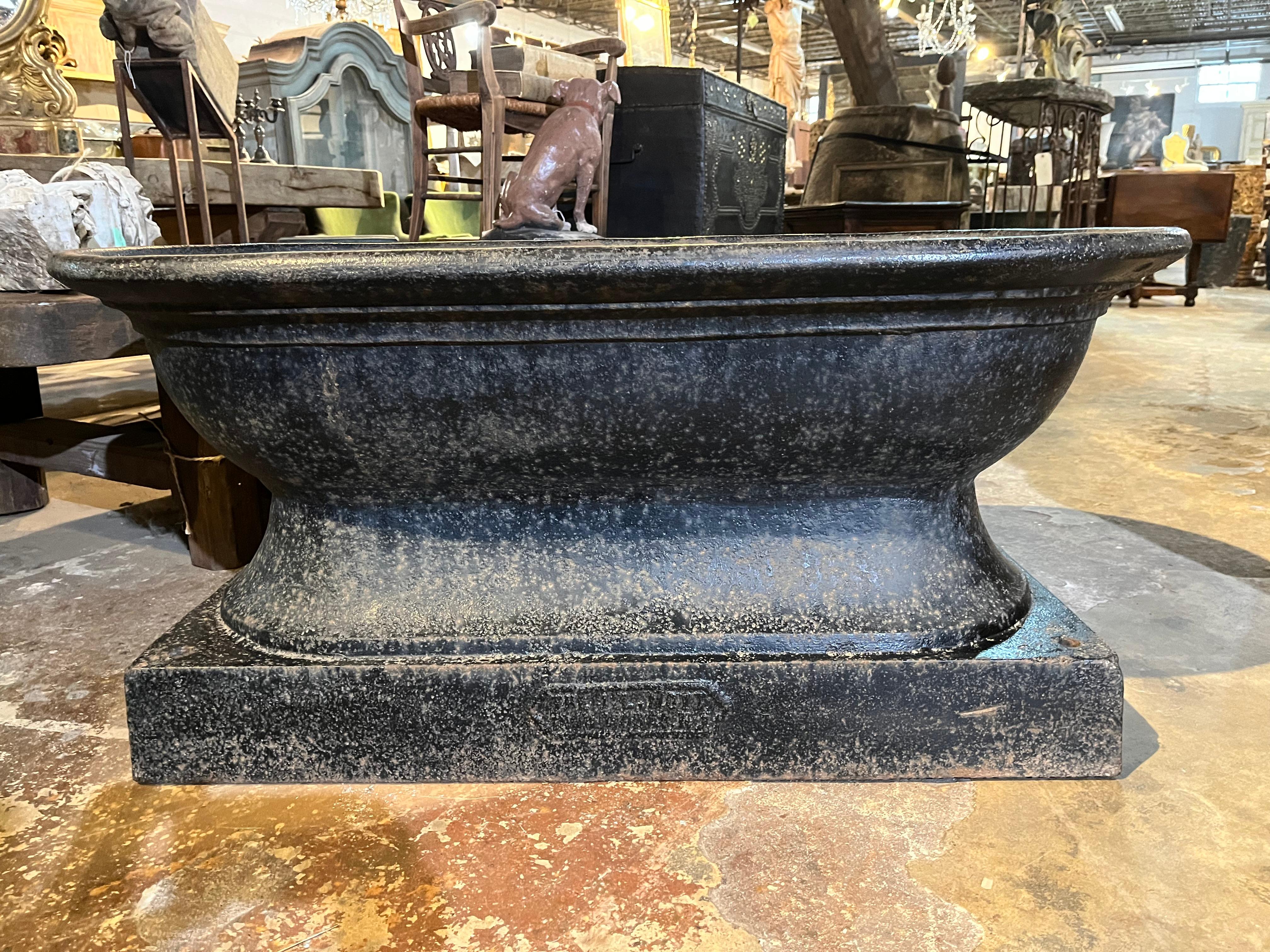 A very handsome later 19th century Horse Trough beautifully crafted in cast iron by JL Mott Iron Works. Wonderful converted into a water feature or as a planter - jardiniere. Wonderful condition and patina.