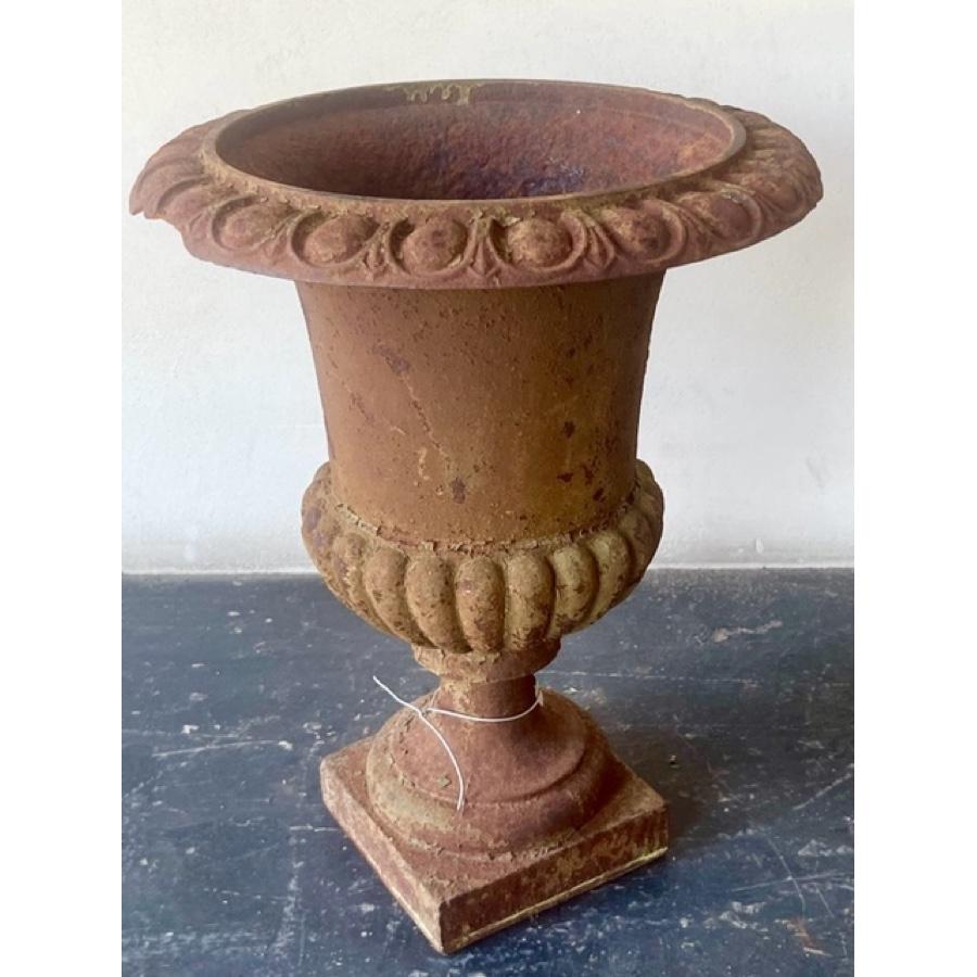 19th Century Iron Urn In Fair Condition For Sale In Scottsdale, AZ