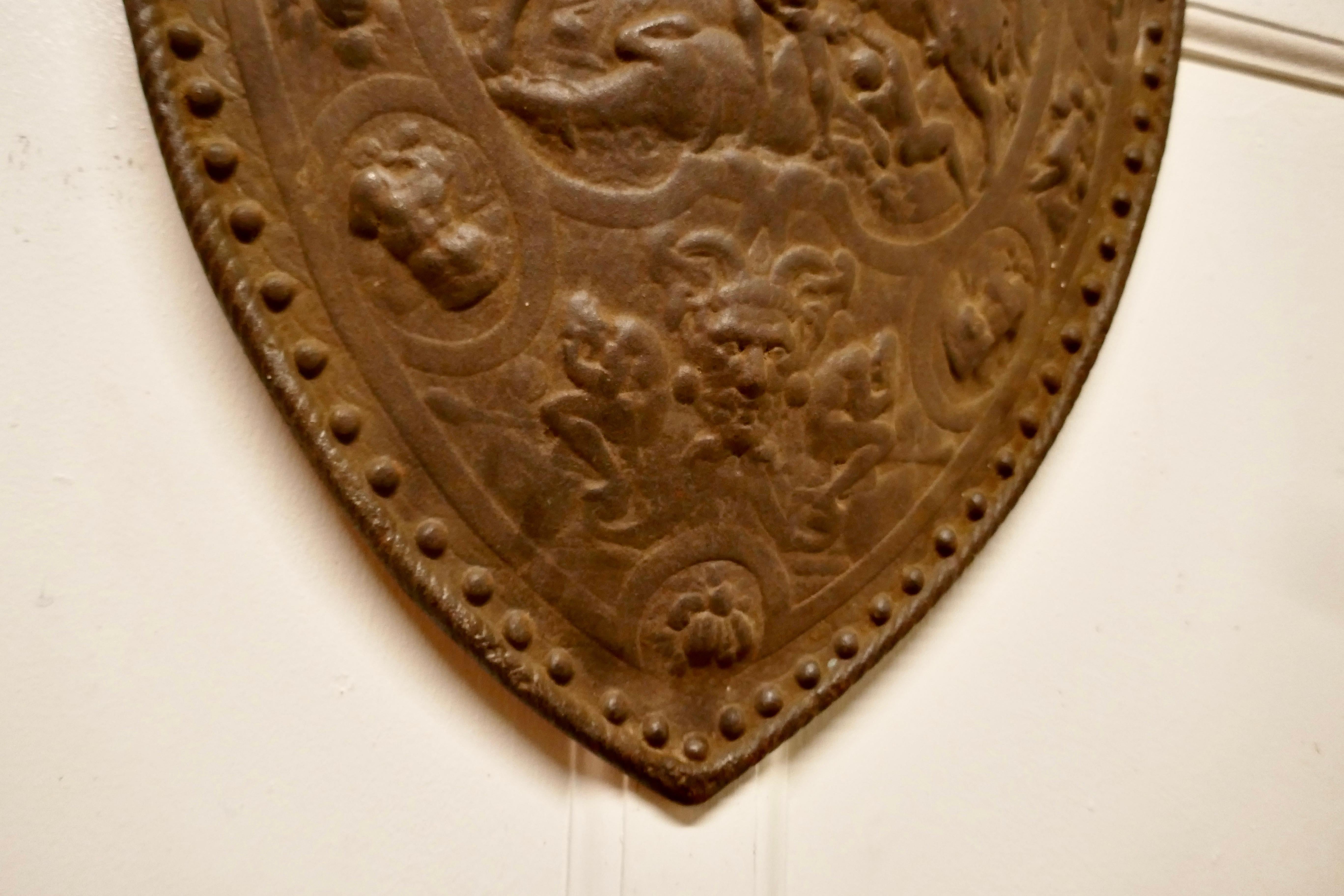 Hängeschild-Feuerschirm aus Eisen, 19. Jahrhundert im Angebot 3