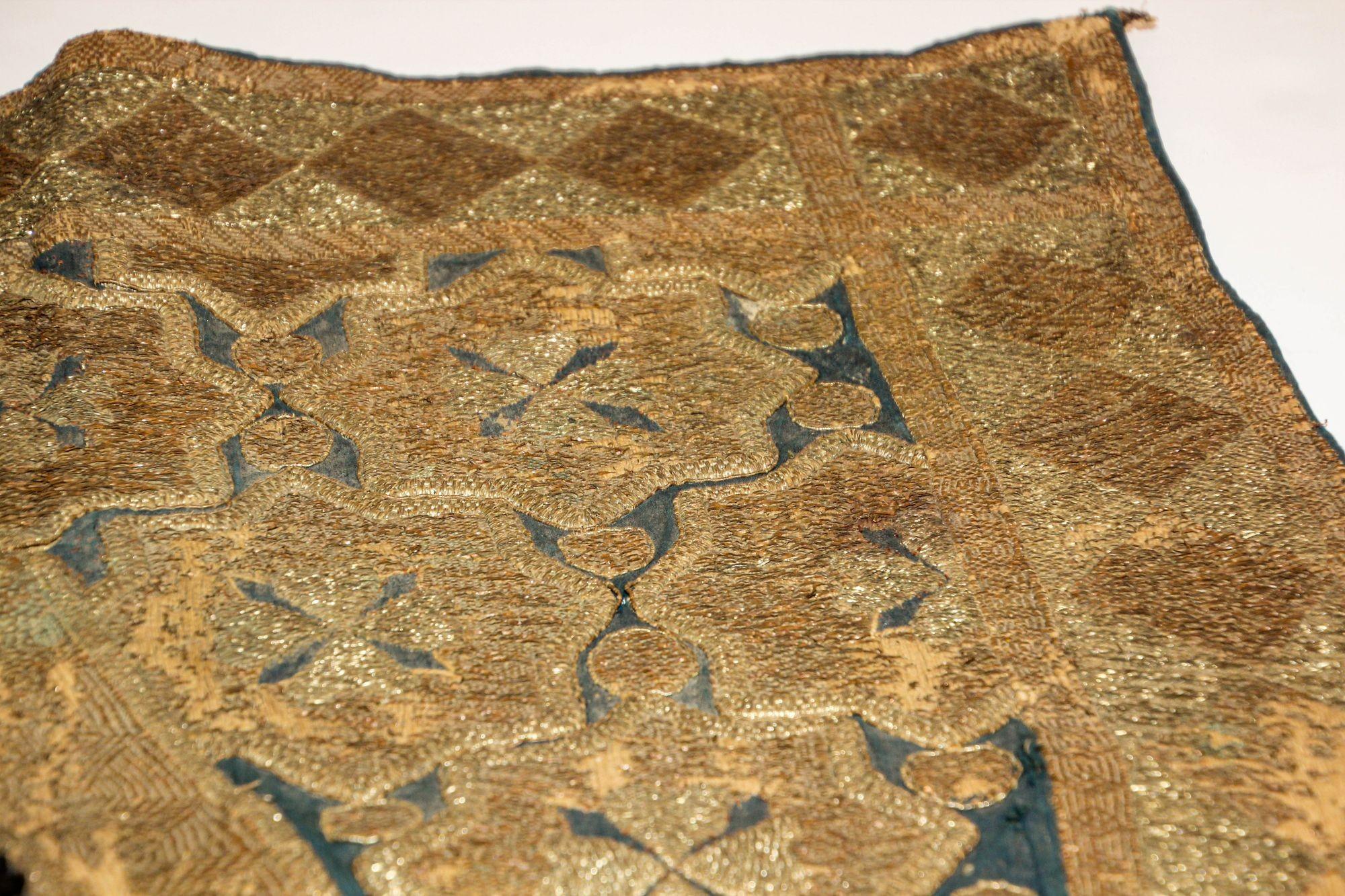 19th Century Islamic Art Ottoman Metallic Threads Arched Fragment Textile For Sale 6