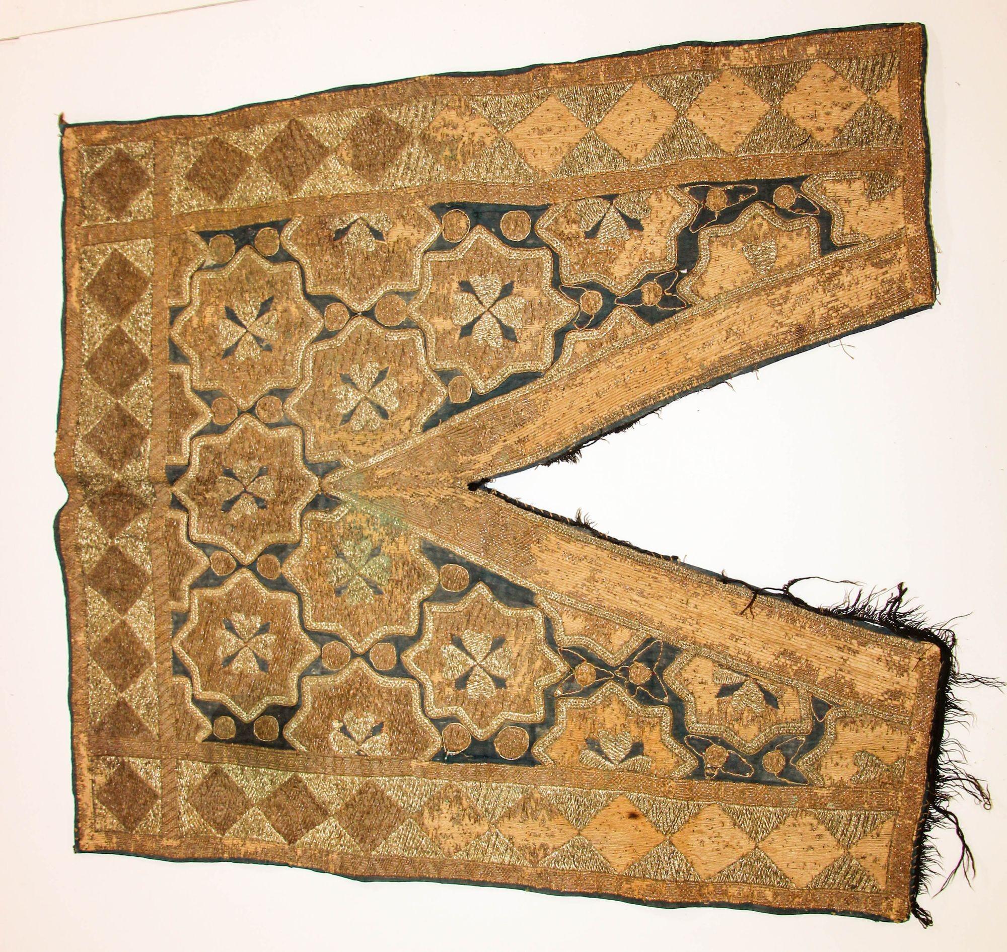 19th Century Islamic Art Ottoman Metallic Threads Arched Fragment Textile For Sale 9