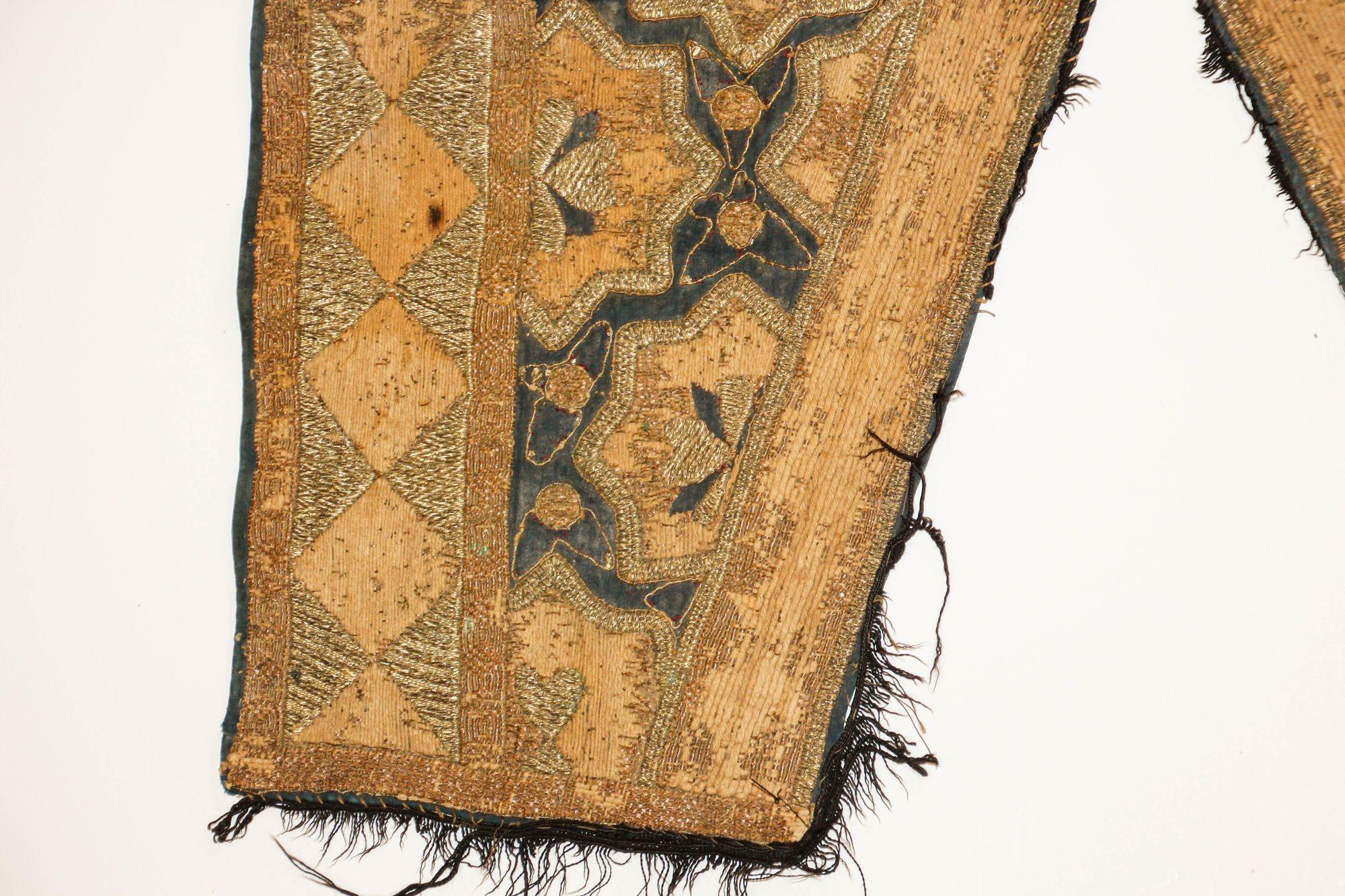 19th Century Islamic Art Ottoman Metallic Threads Arched Fragment Textile For Sale 1
