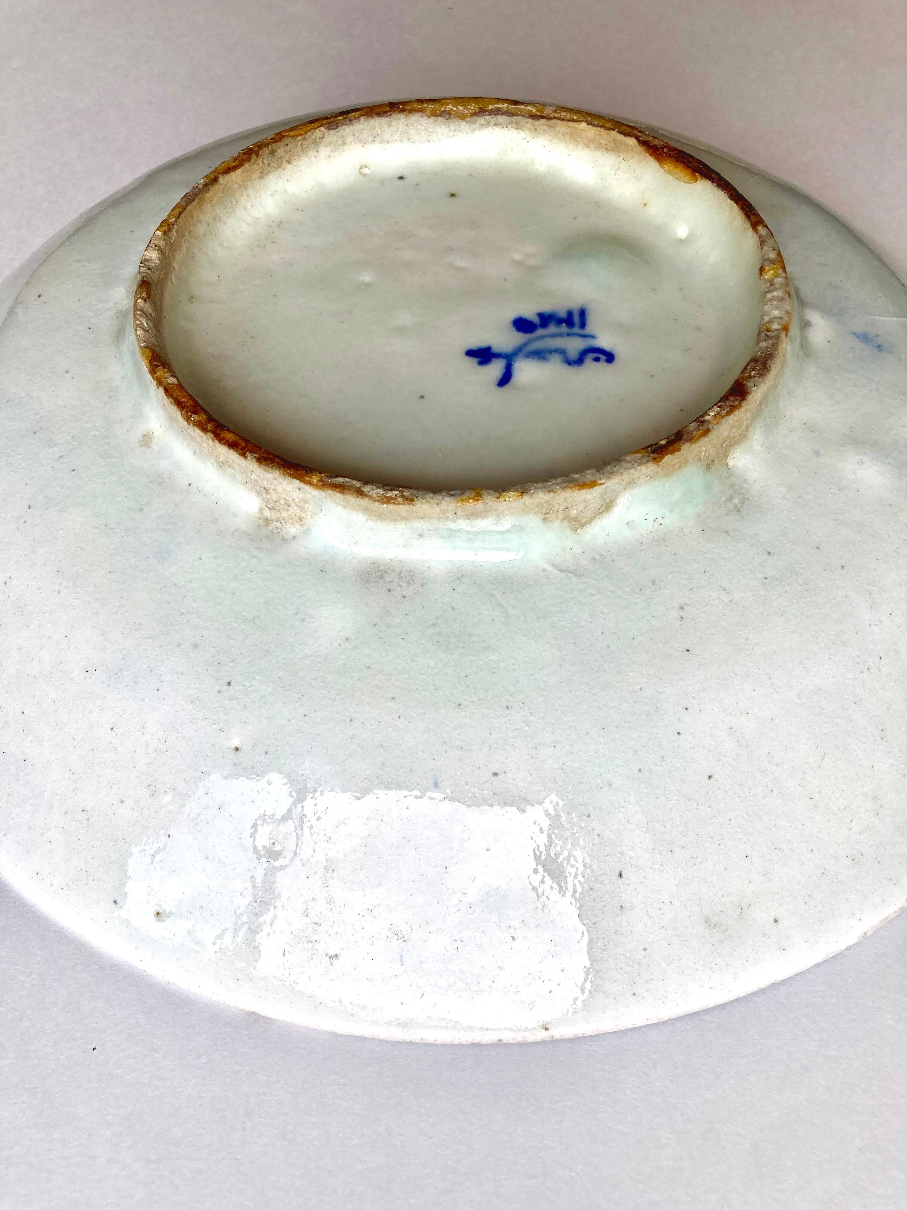 Assiette en poterie islamique bleue et blanche du 19ème siècle signée par le fabricant    en vente 3