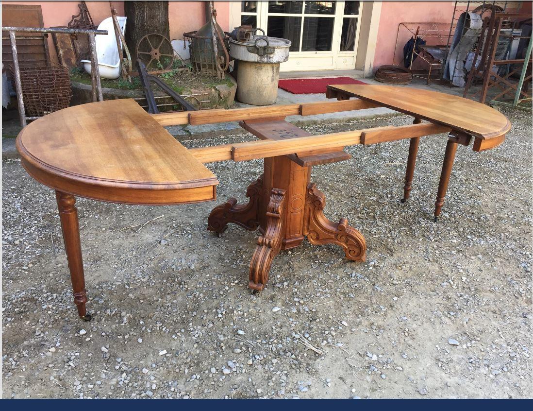 19th Century Italian Adjustable Walnut Oval Table. 1890s In Good Condition For Sale In Florence, IT