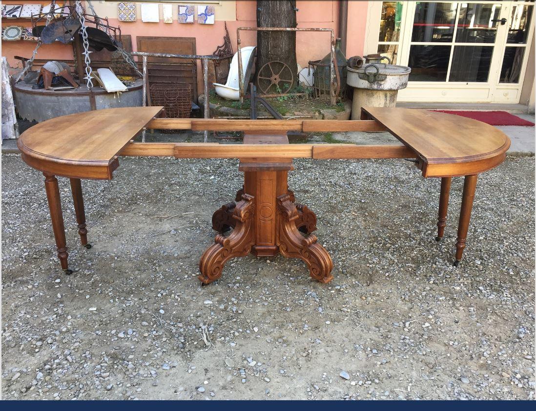 Late 19th Century 19th Century Italian Adjustable Walnut Oval Table. 1890s For Sale
