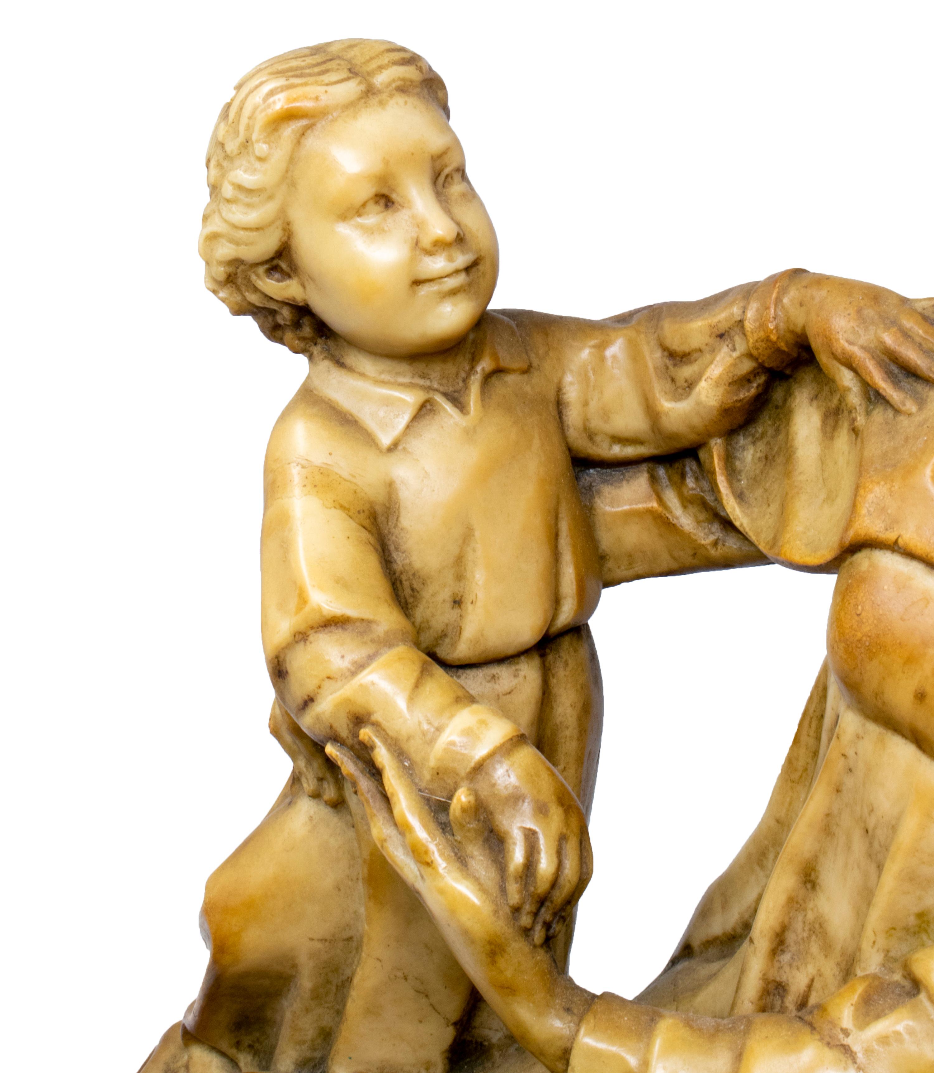 vierge à l'enfant en albâtre néo-gothique italien du 19ème siècle en vente 3