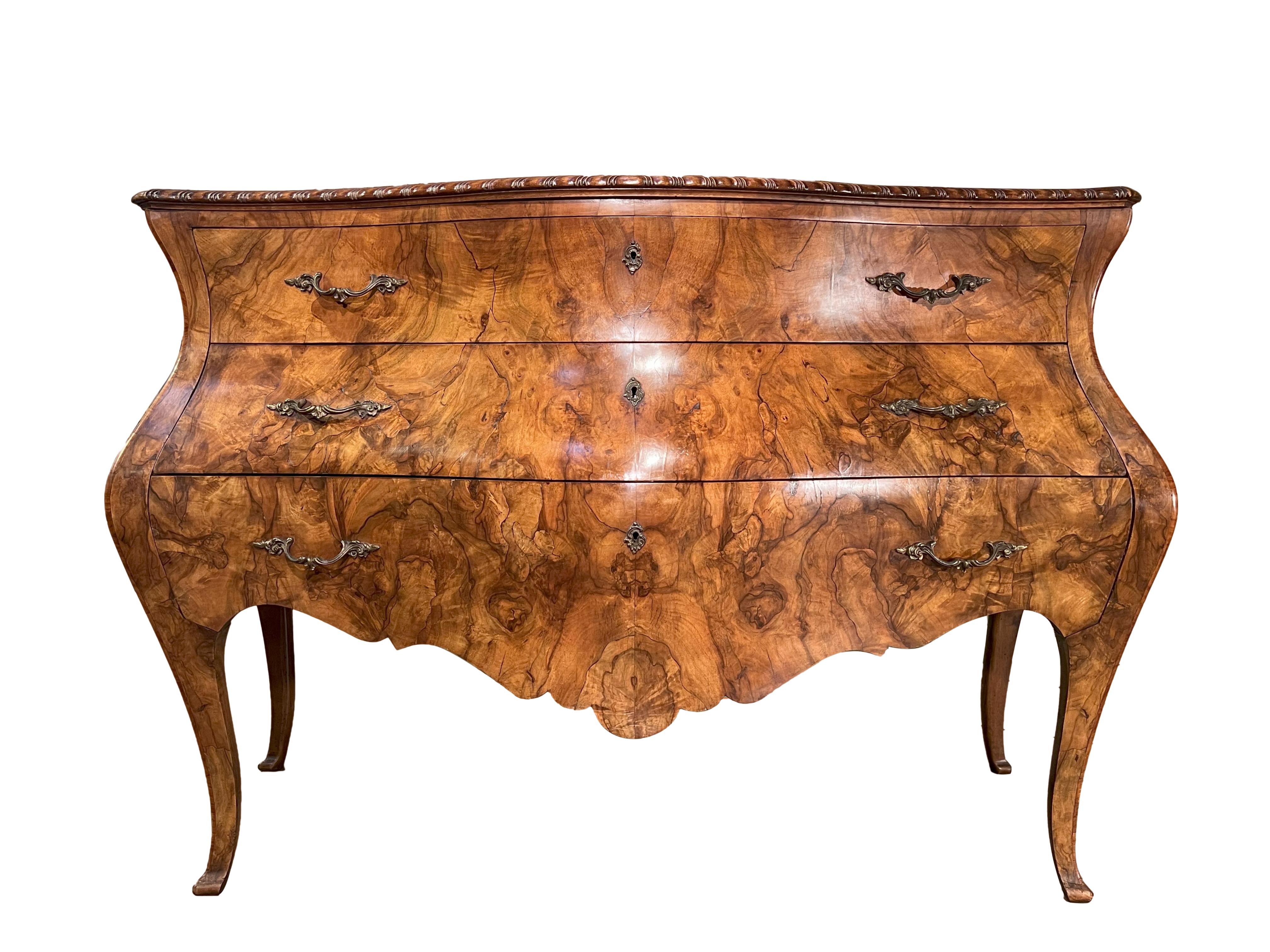 19th Century Italian Antique Bombe Louis XV Style Venetian Commode  In Good Condition For Sale In Encinitas, CA
