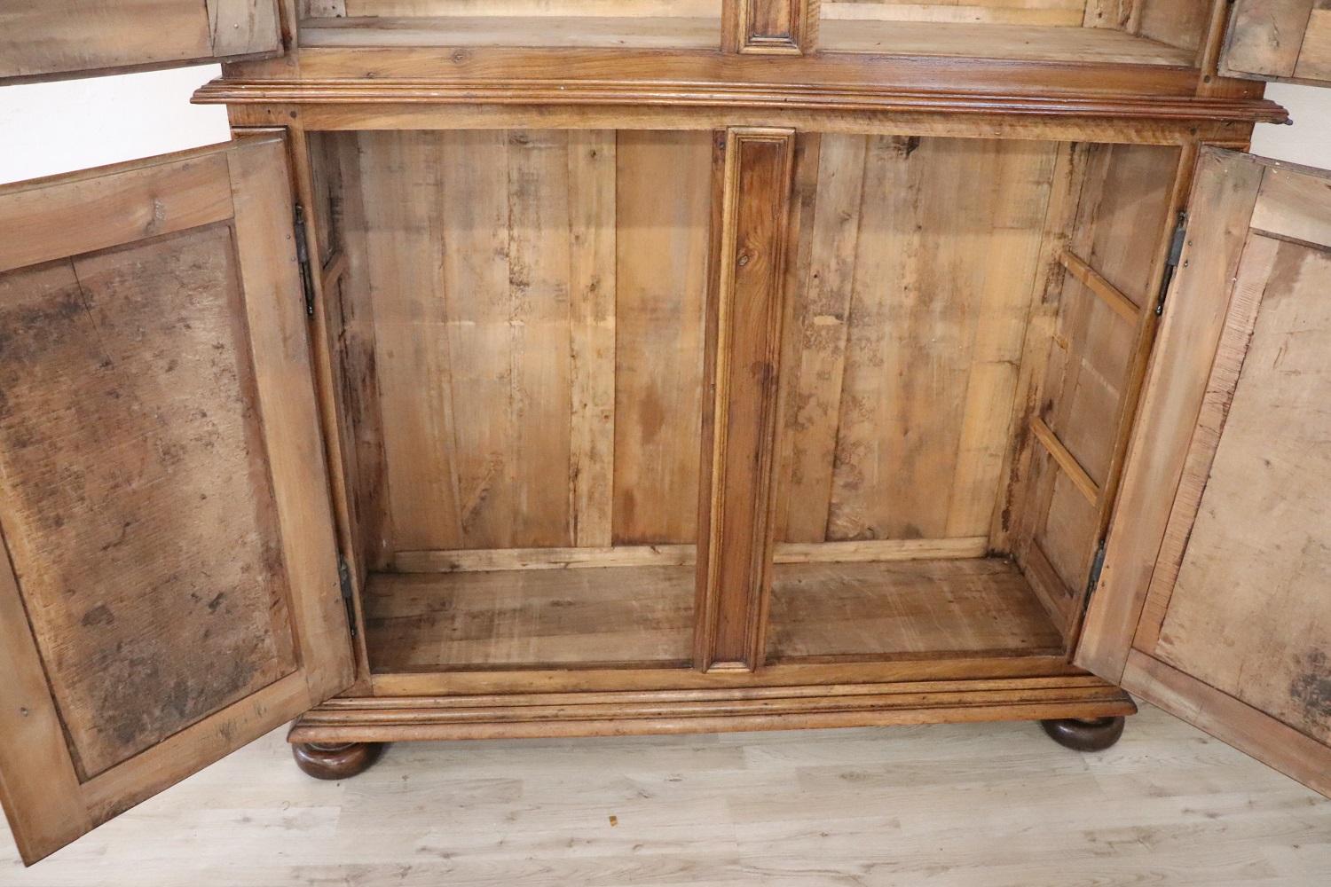19th Century Italian Antique Cabinet in Solid Carved Walnut For Sale 1