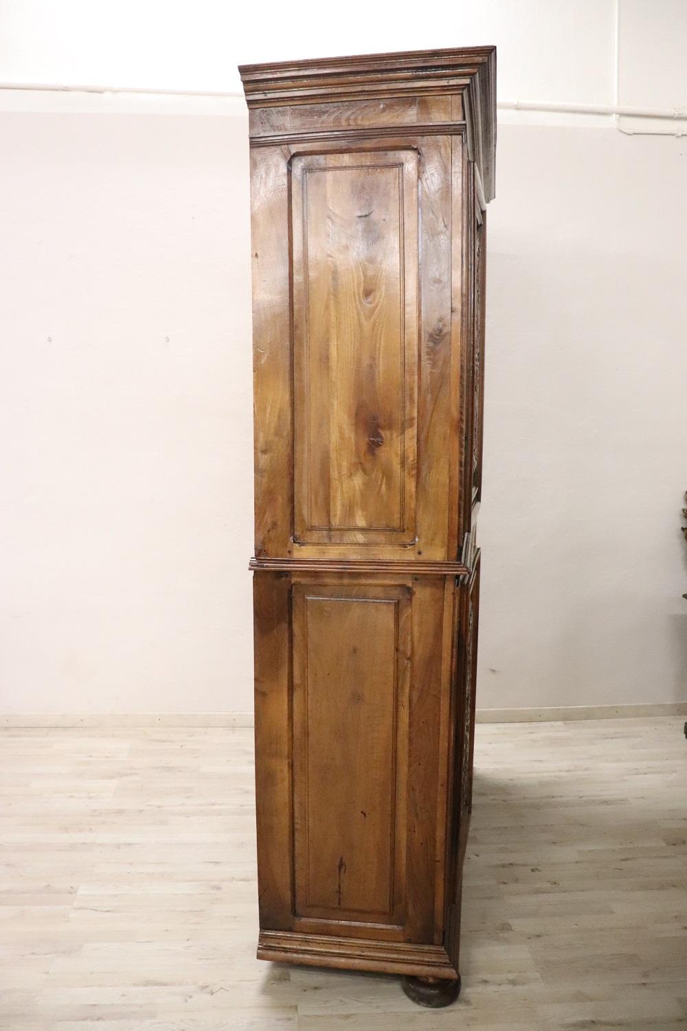 19th Century Italian Antique Cabinet in Solid Carved Walnut For Sale 3