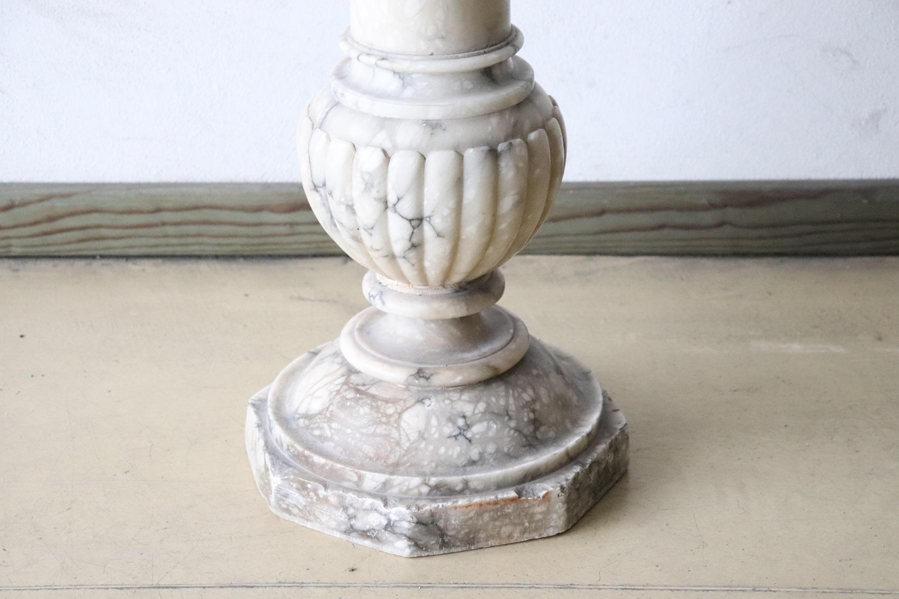 Beautiful Italian Carrara marble with dark gray veins column, circa 1880s. This column is truly fascinating. Ideal for a Classic and elegant environment. Small sign of use visible in the photo in detail.