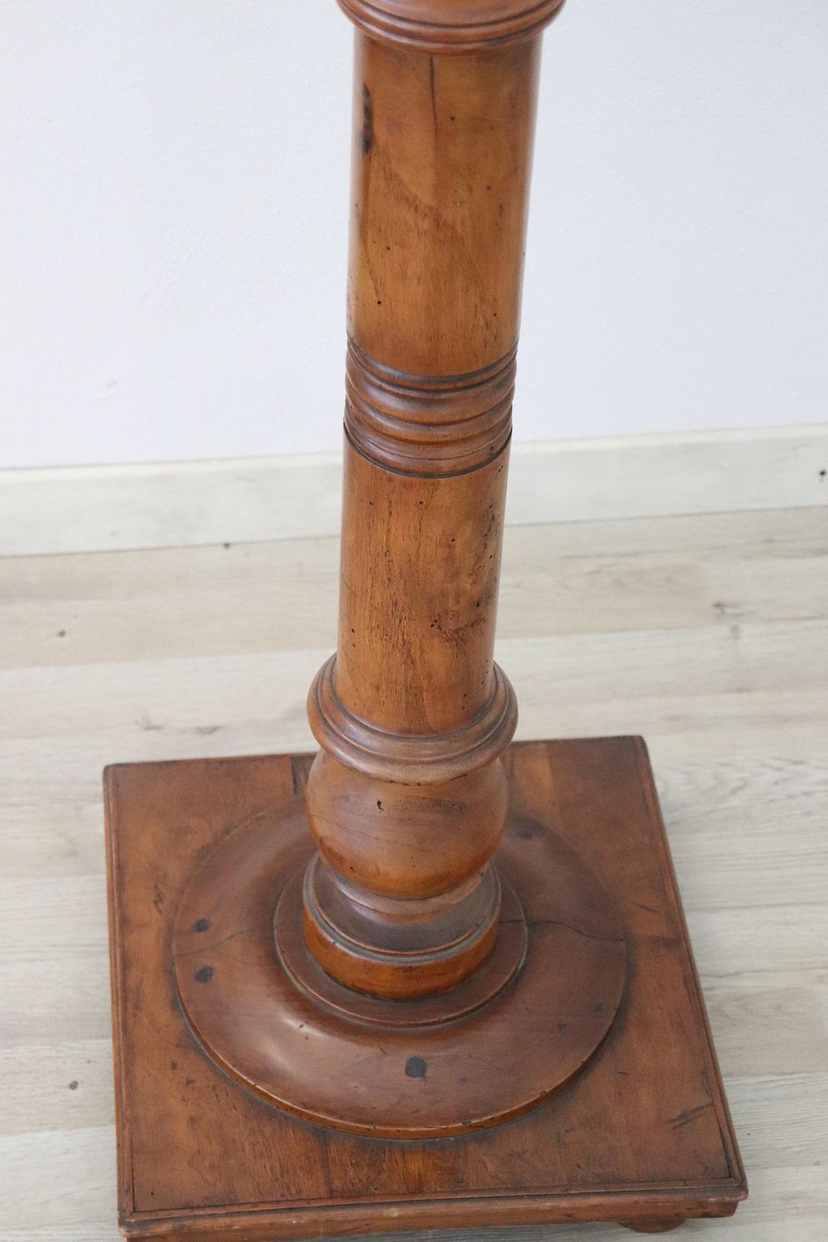 Beautiful Italian turned walnut wood column, 1825s period Charles X. This column is truly fascinating. Ideal for a classic and elegant environment. Perfect conditions.