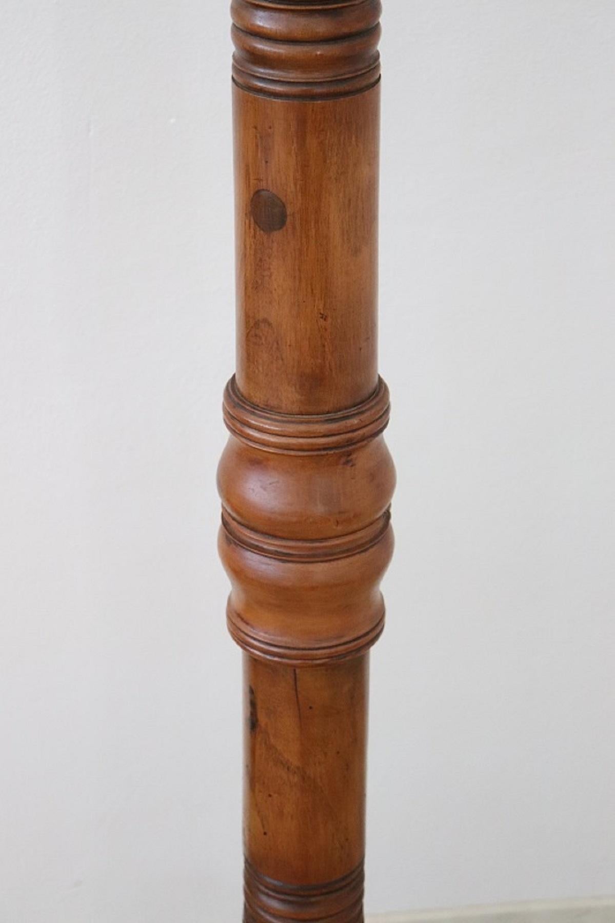 Charles X colonne d'antiquités italienne du 19ème siècle en noyer tourné en vente