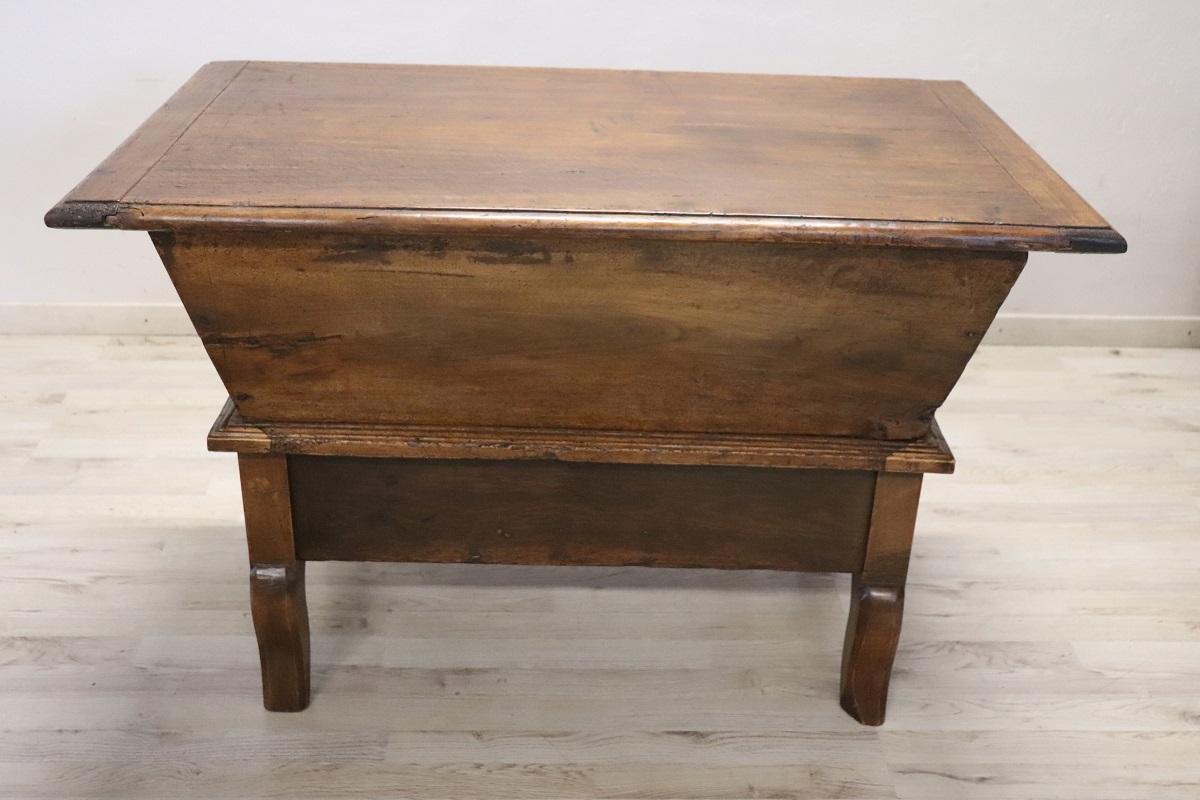Armario antiguo italiano del siglo XIX de madera maciza de álamo, restaurado en venta 1