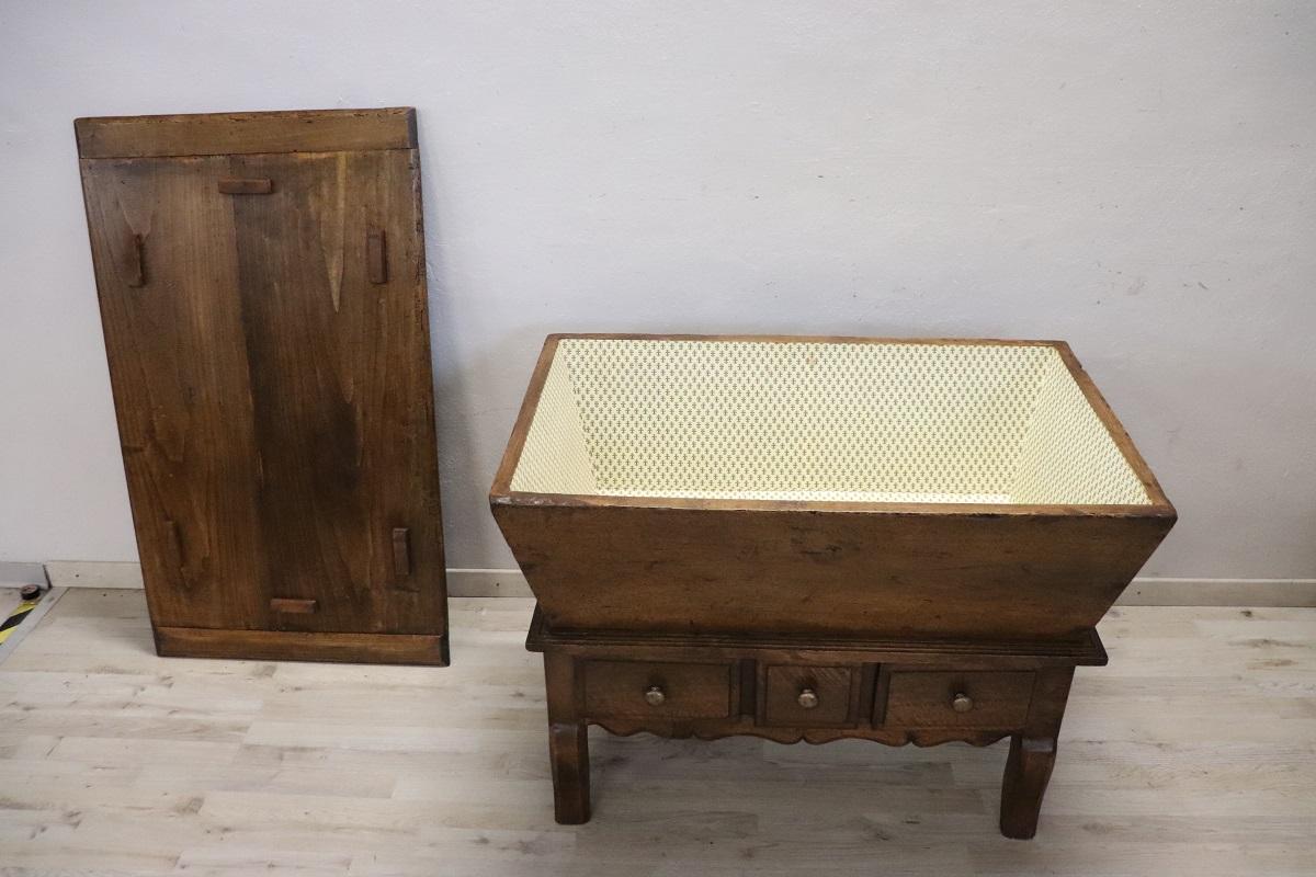Armario antiguo italiano del siglo XIX de madera maciza de álamo, restaurado en venta 3