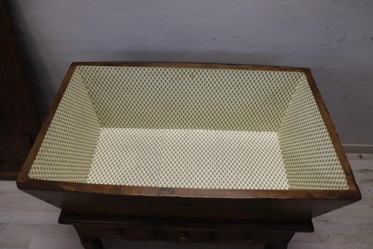 Armario antiguo italiano del siglo XIX de madera maciza de álamo, restaurado en venta 4