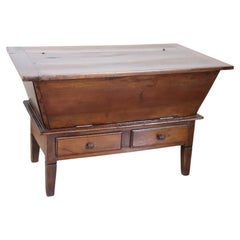 Armoire ancienne italienne du 19e siècle en bois massif de noyer
