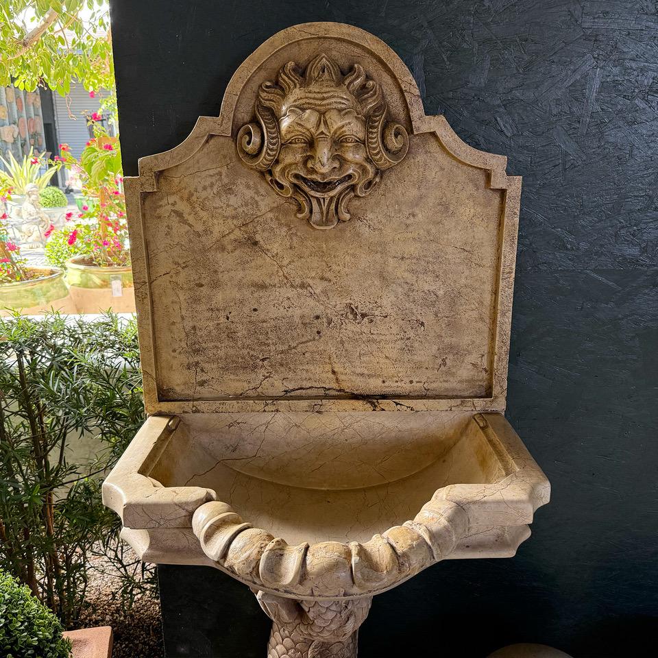 19th Century Italian Antique Marble Wall Fountain In Good Condition For Sale In West Palm Beach, FL