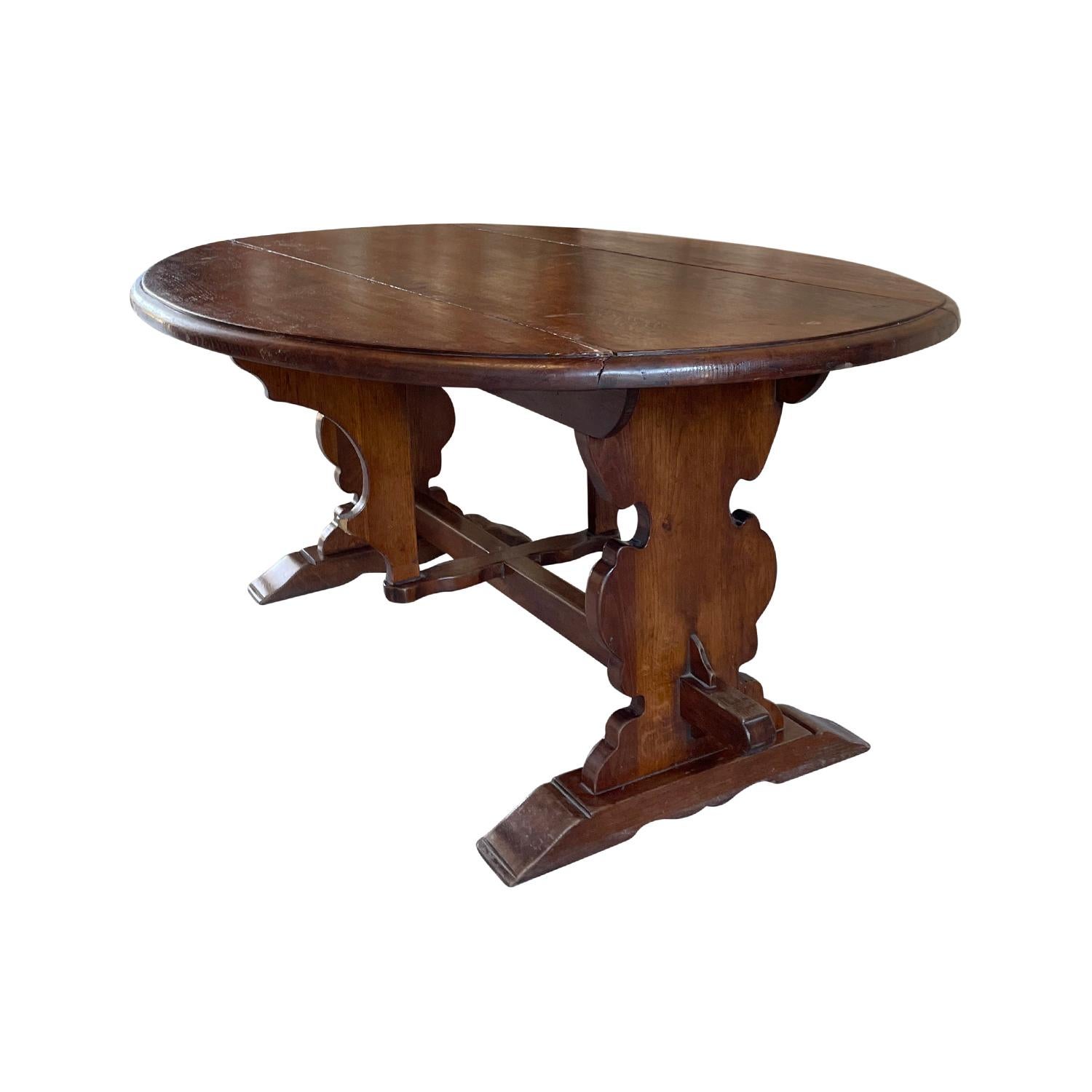 19th Century Italian Antique Oval Drop Leaf Walnut Dining Room Table In Good Condition In West Palm Beach, FL