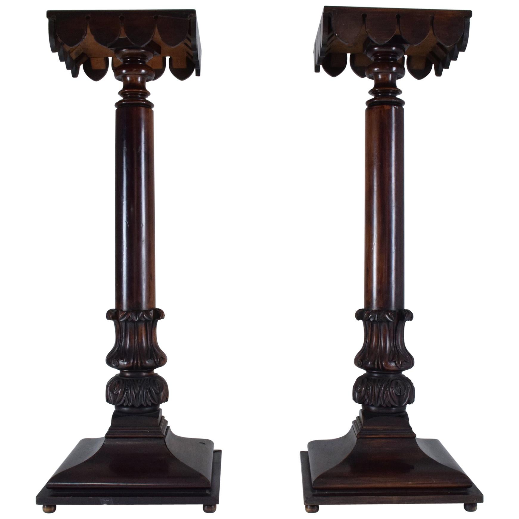 A wonderful set of two antique Italian pedestals or columns from the beginning of the 19th century for exhibiting ceramics, table lamps or decorative objects. In beautiful, refinished condition. Expertly sculpted out of solid mahogany.
   