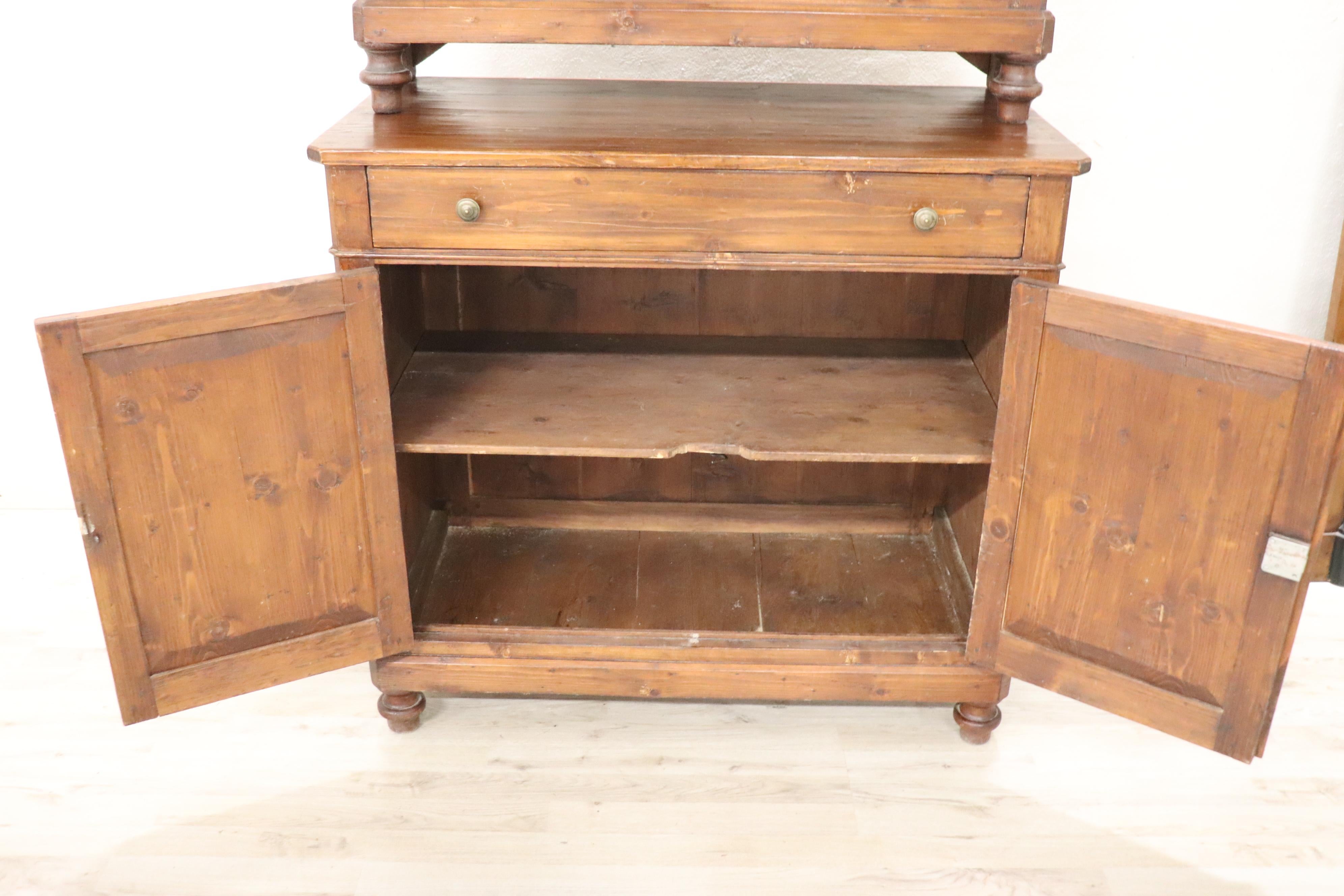 Buffet rustique italien du 19ème siècle en bois de sapin 2