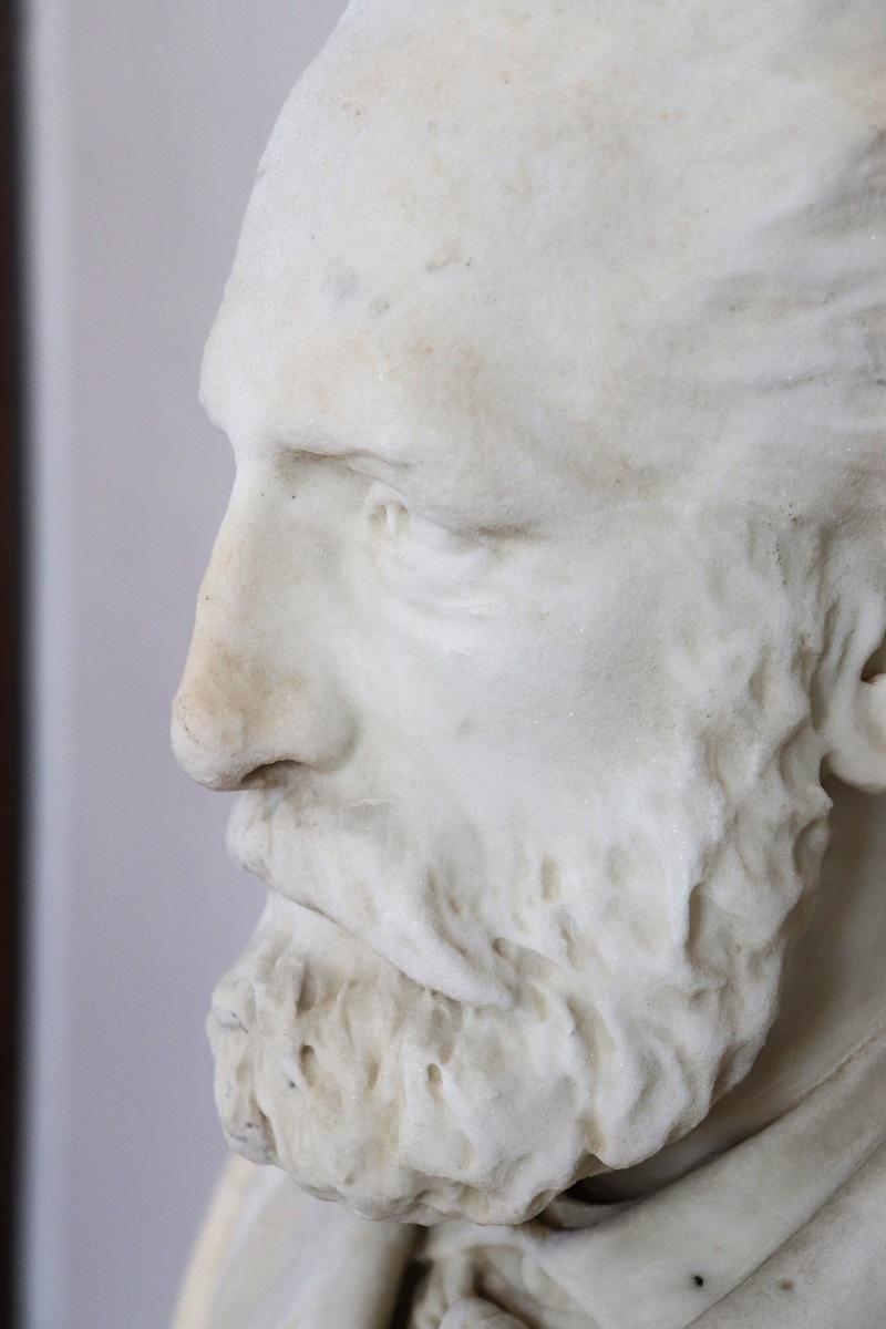 19th Century Italian Antique Sculpture in White Marble, Bust of a gentleman For Sale 8