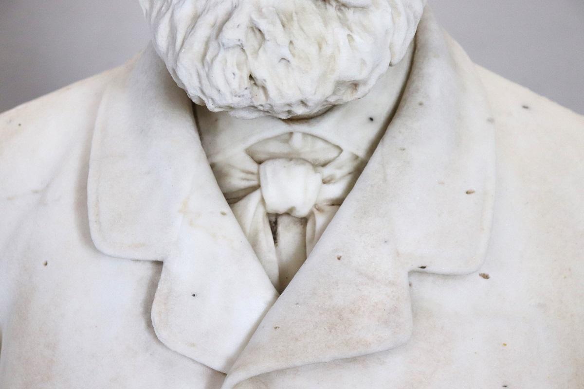 19th Century Italian Antique Sculpture in White Marble, Bust of a gentleman For Sale 9