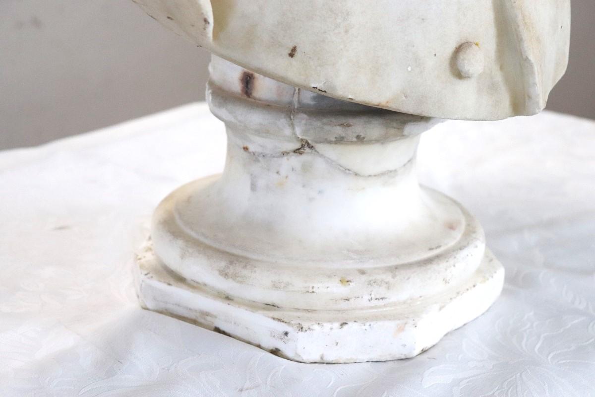 19th Century Italian Antique Sculpture in White Marble, Bust of a gentleman For Sale 11