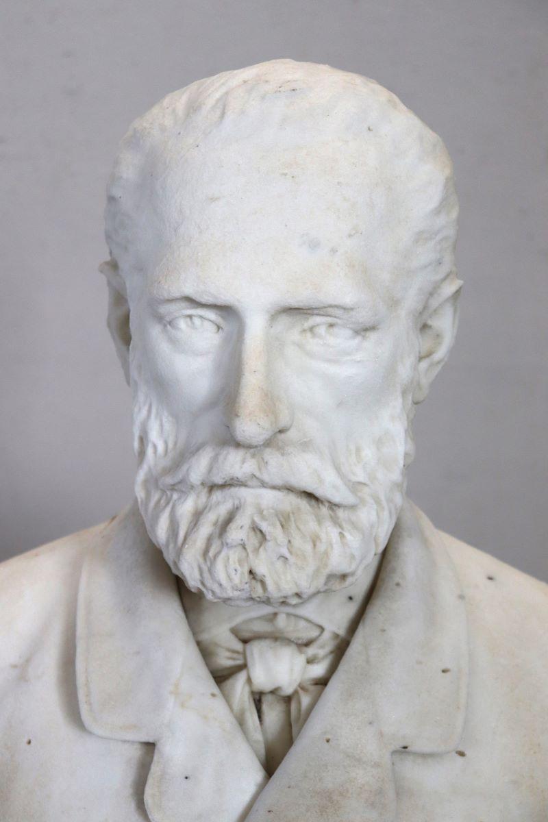 We present a beautiful sculpture crafted from precious white Italian Carrara marble, the bust of a gentleman dating back to the 19th century.

The sculpture displays exceptional artistic quality, with meticulous attention to facial features and