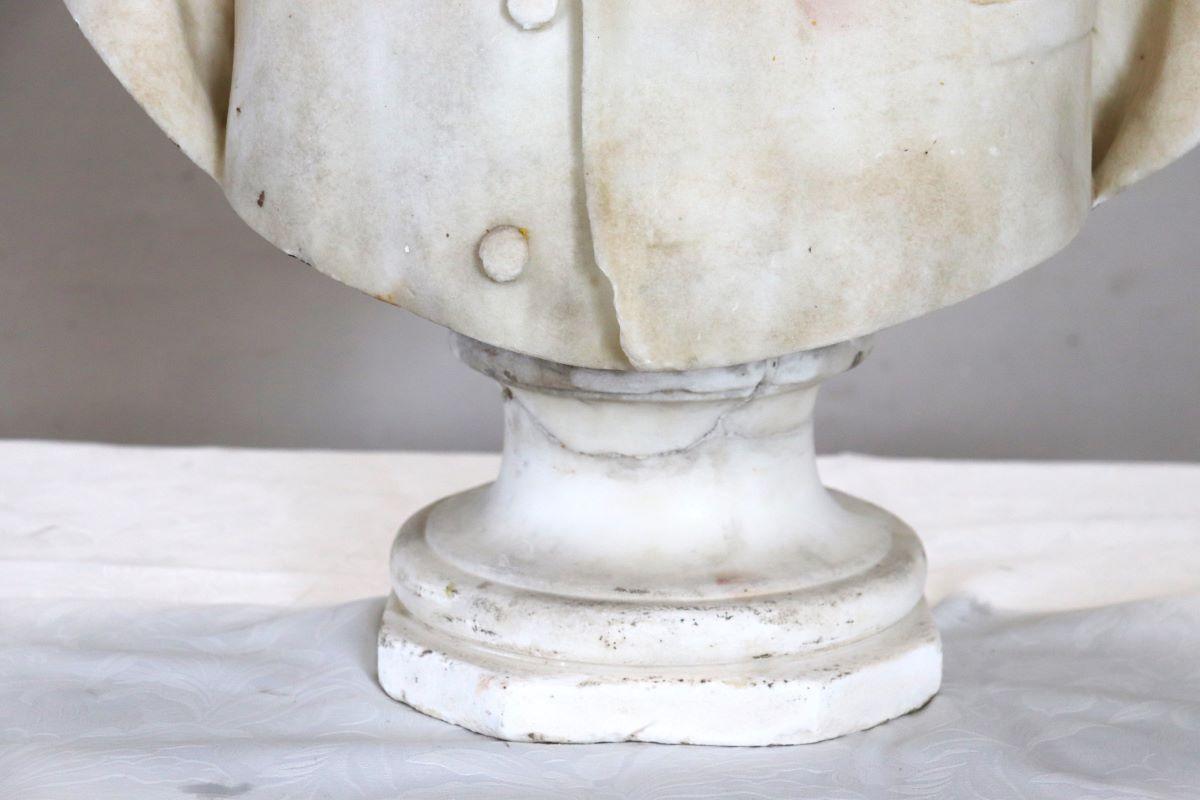 19th Century Italian Antique Sculpture in White Marble, Bust of a gentleman In Good Condition For Sale In Casale Monferrato, IT