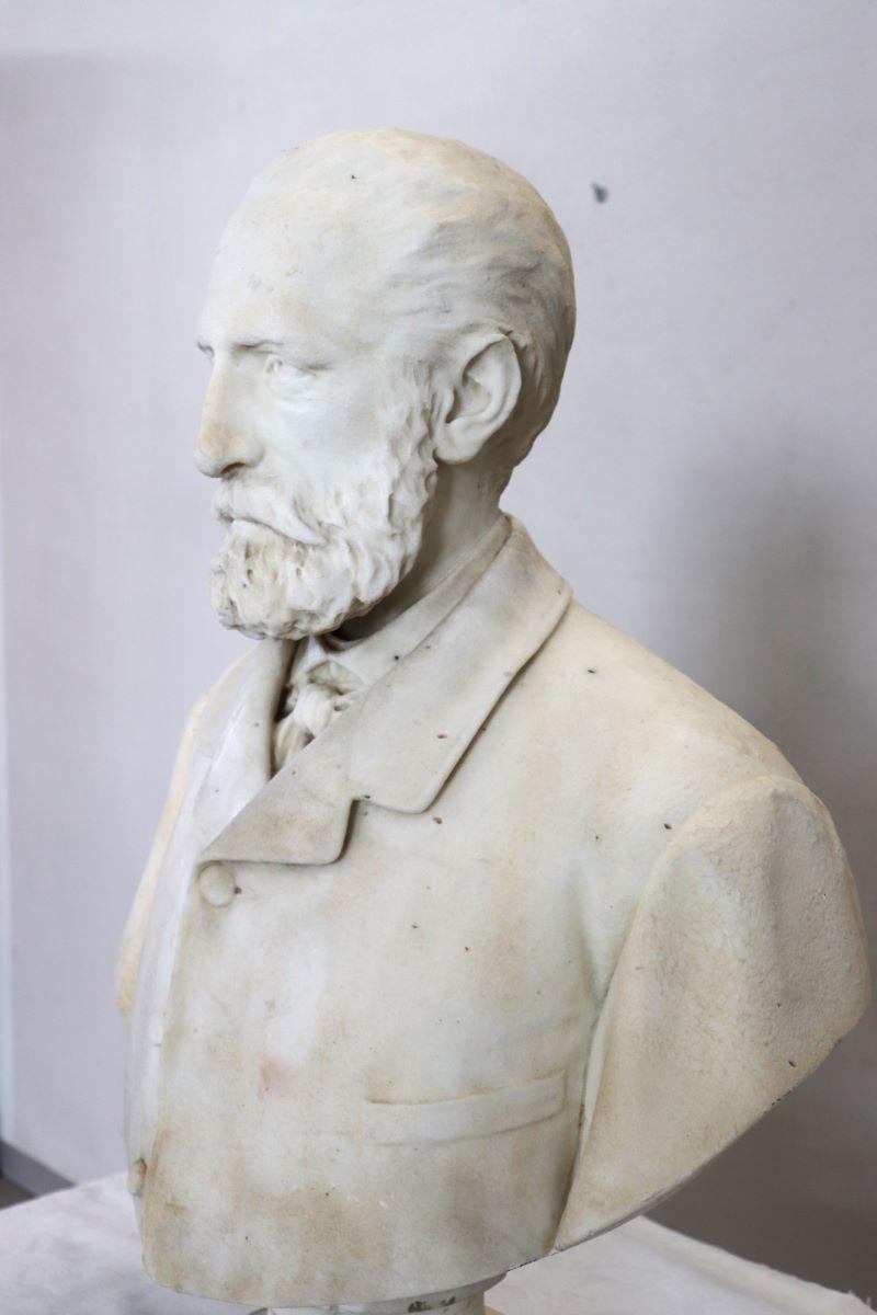 19th Century Italian Antique Sculpture in White Marble, Bust of a gentleman For Sale 1