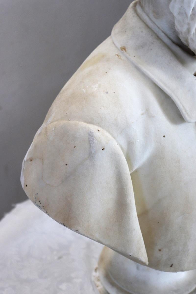 19th Century Italian Antique Sculpture in White Marble, Bust of a gentleman For Sale 3