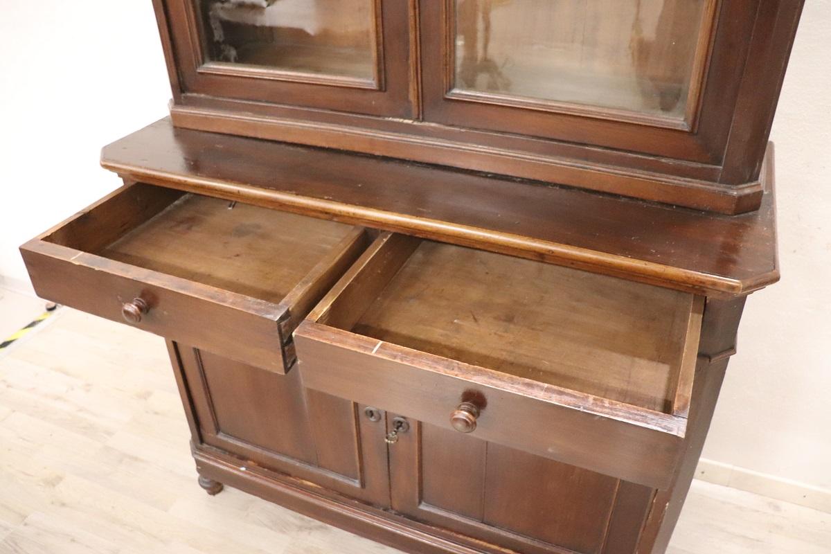 Buffet italien ancien du 19e siècle en placage de noyer en vente 1