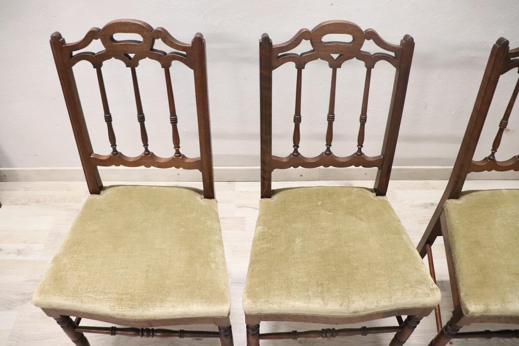19th Century Italian Antique Turned Walnut Four Chairs In Excellent Condition In Casale Monferrato, IT