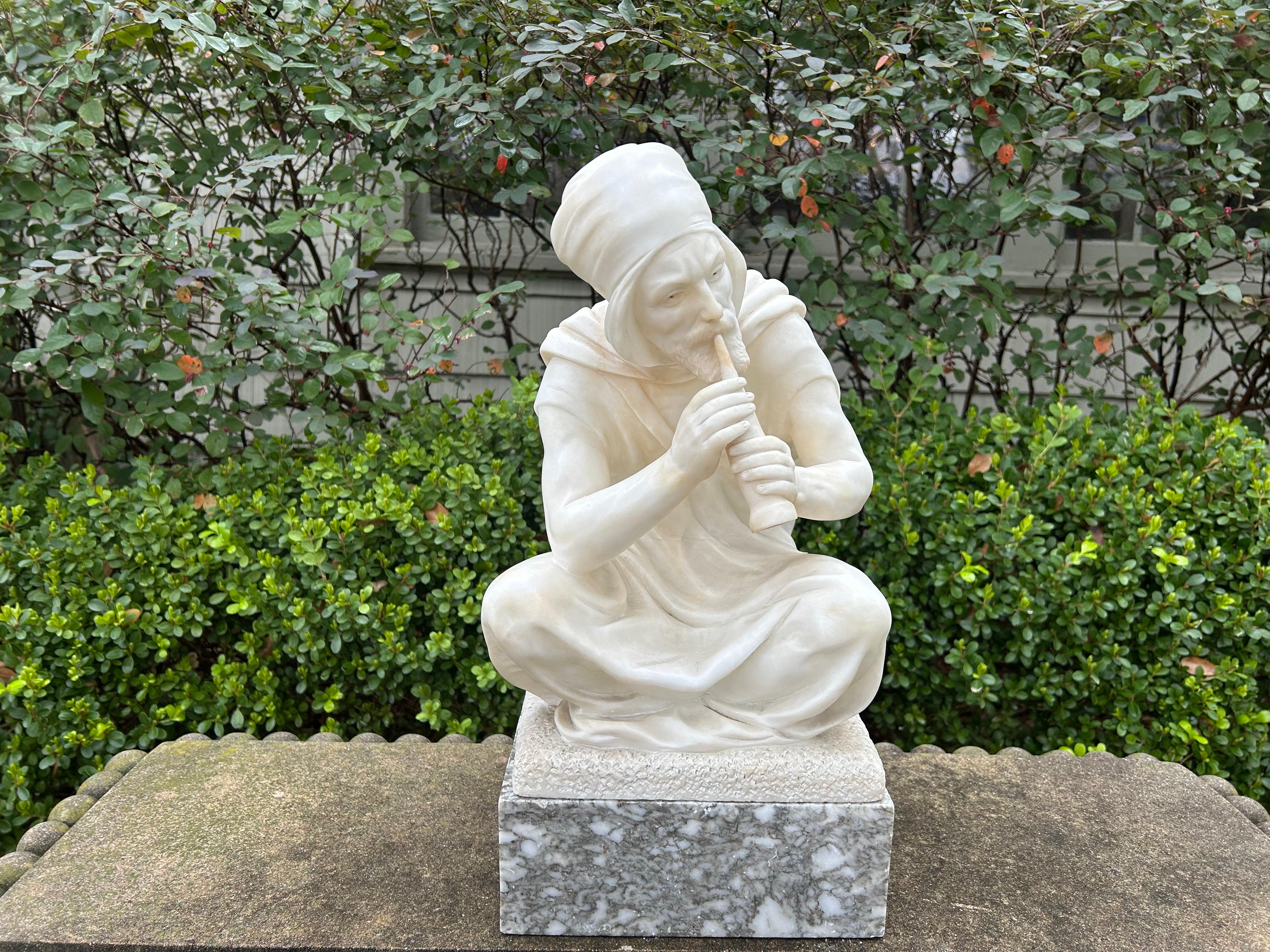Italienische Carrara-Marmorskulptur im arabischen Stil des 19. Jahrhunderts, signiert Pugi (Islamisch) im Angebot