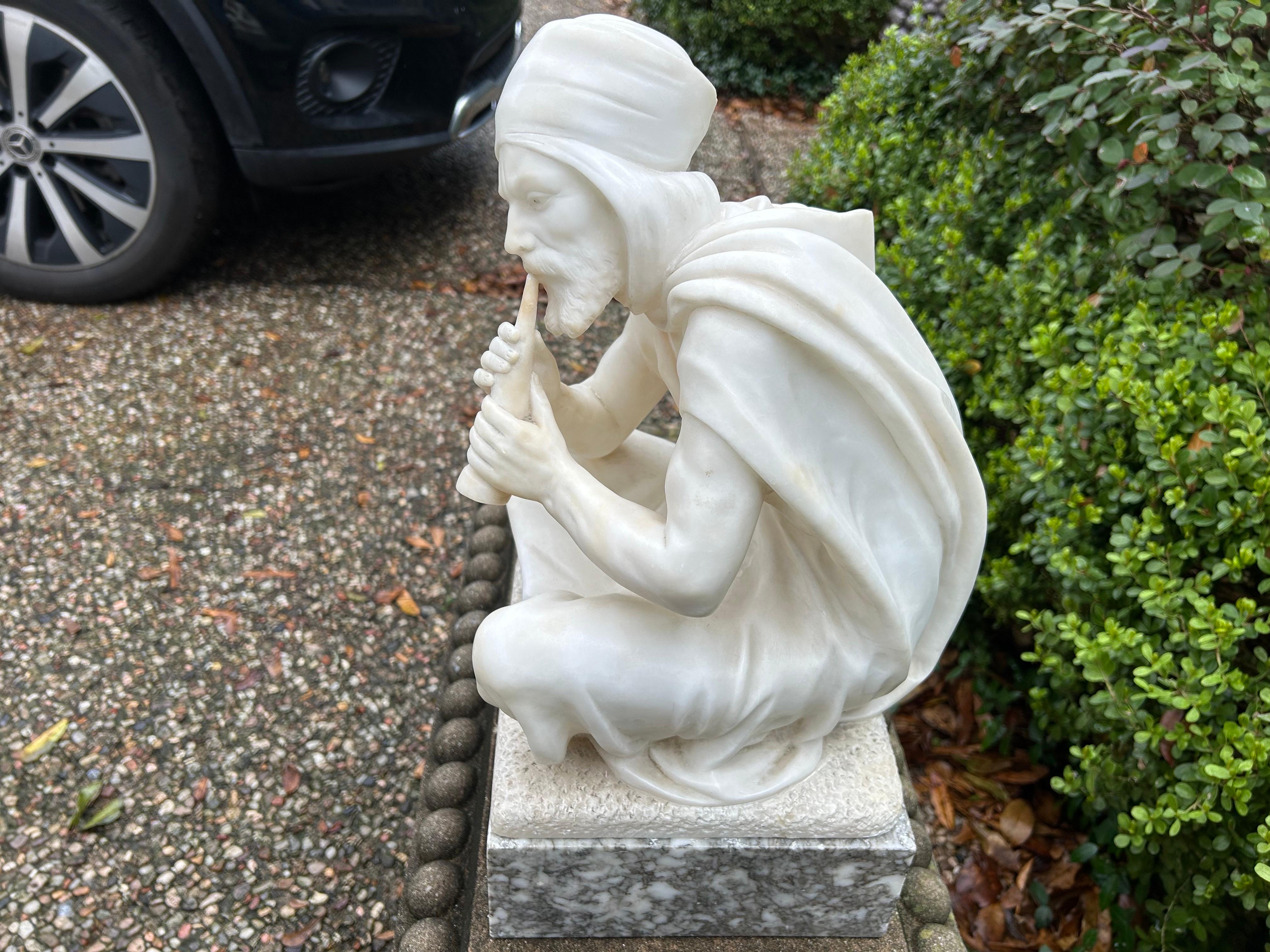 Italienische Carrara-Marmorskulptur im arabischen Stil des 19. Jahrhunderts, signiert Pugi im Angebot 2