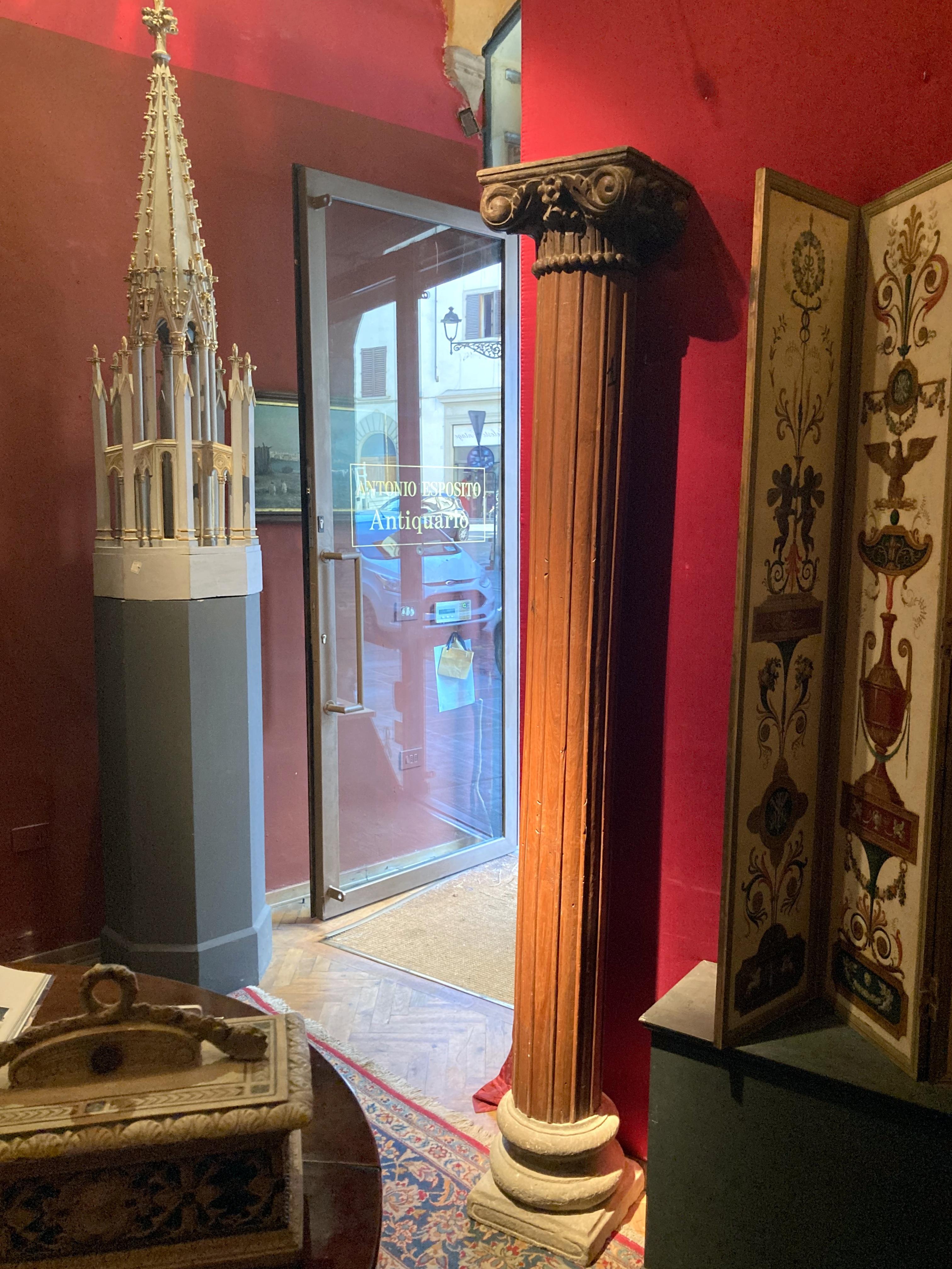 19th Century Italian Architectural Corinthian Wood Columns on Sandstone Plinths In Good Condition For Sale In Firenze, IT