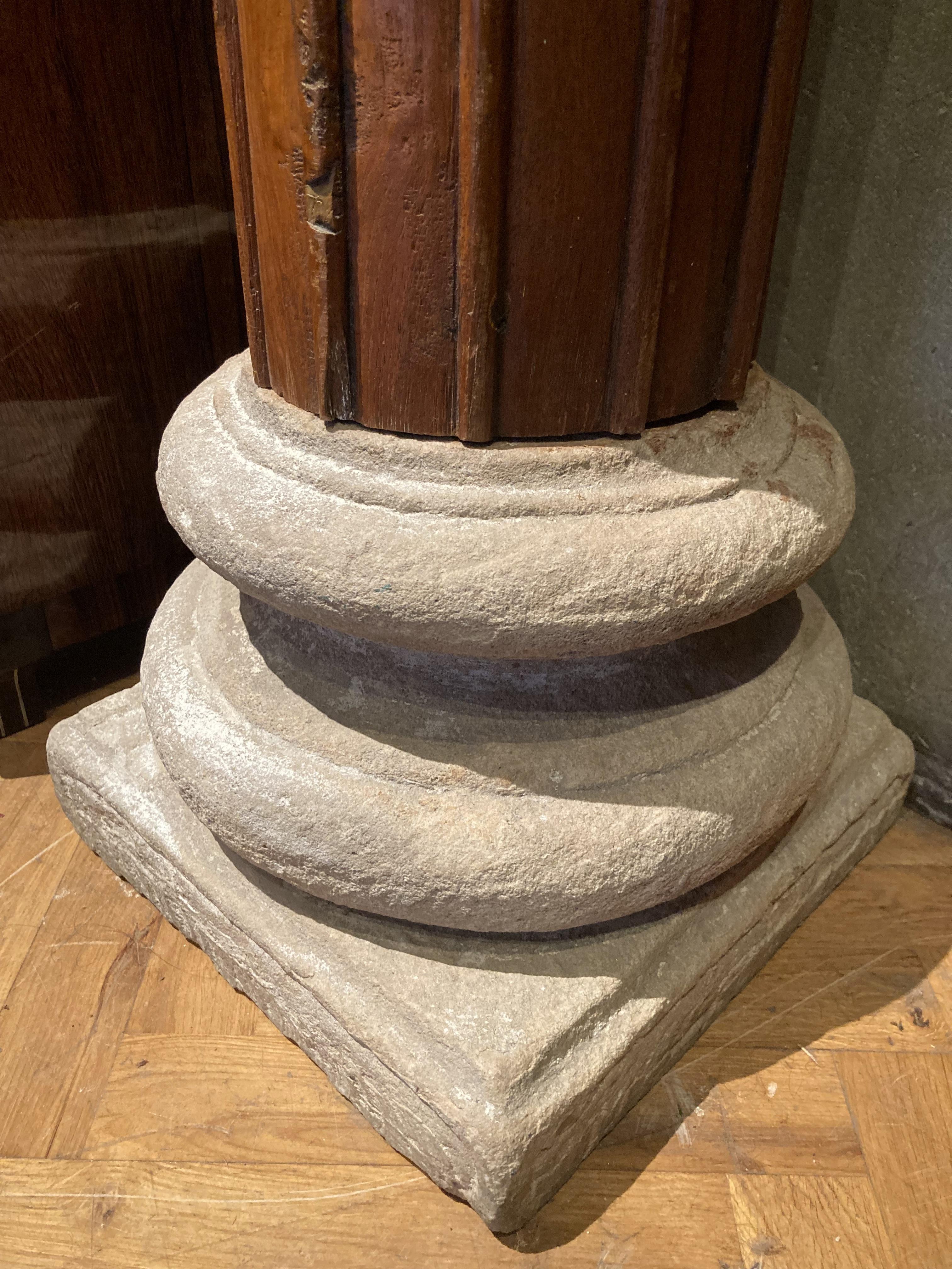 19th Century Italian Architectural Corinthian Wood Columns on Sandstone Plinths For Sale 1