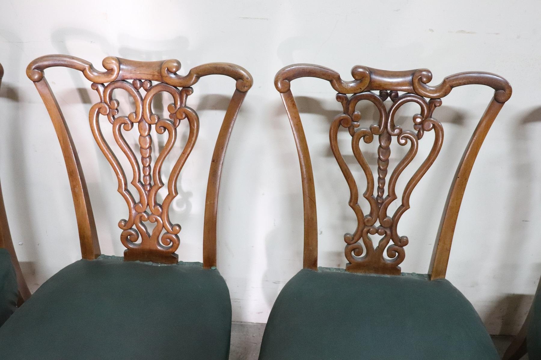 19. Jahrhundert Italienische Art Nouveau Hand Carved Walnuss Wood Set von acht Stühlen (Art nouveau)