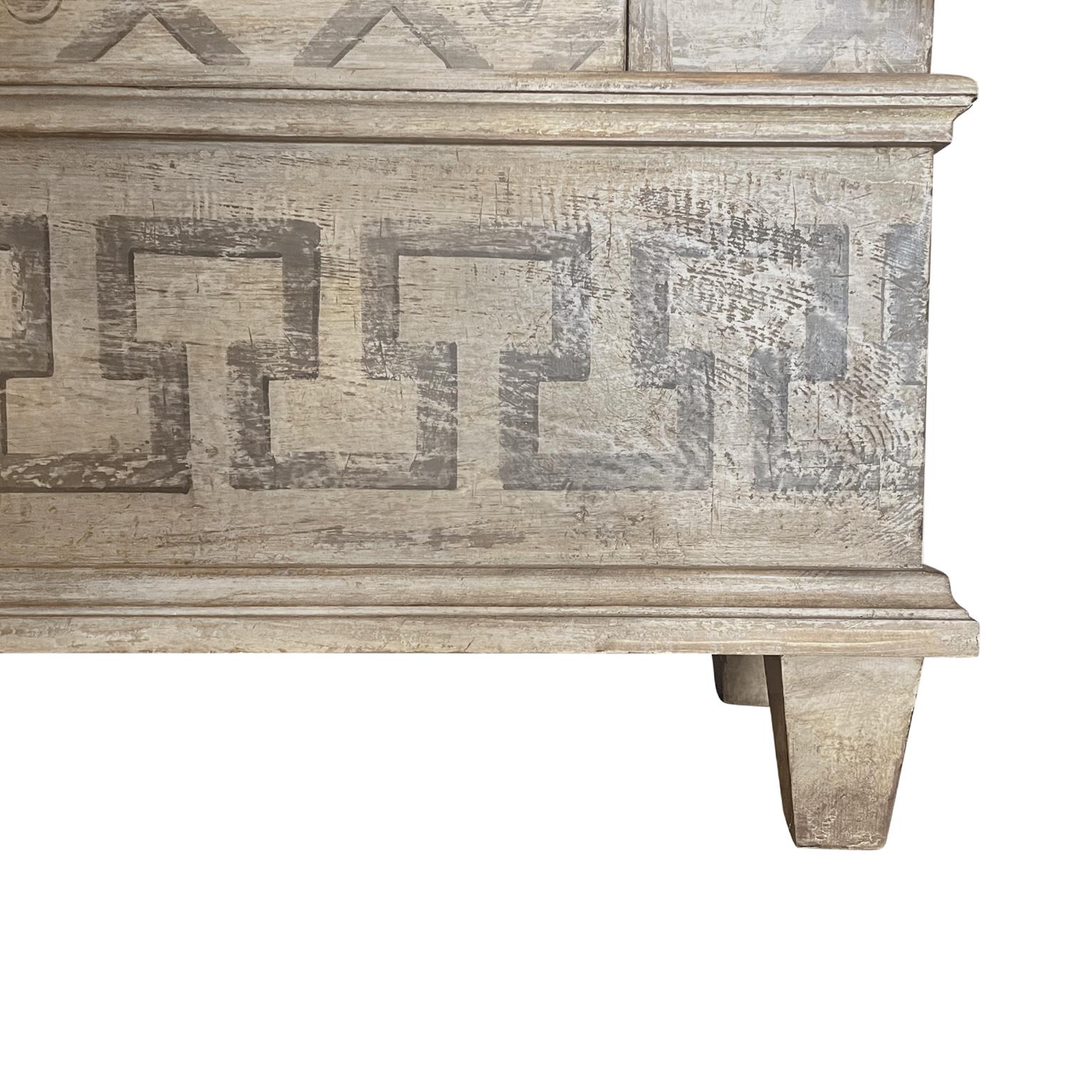 Italienischer Arte Povera-Schrank aus lackiertem Nussbaumholz, 19. Jahrhundert – antiker toskanischer Schrank im Angebot 3