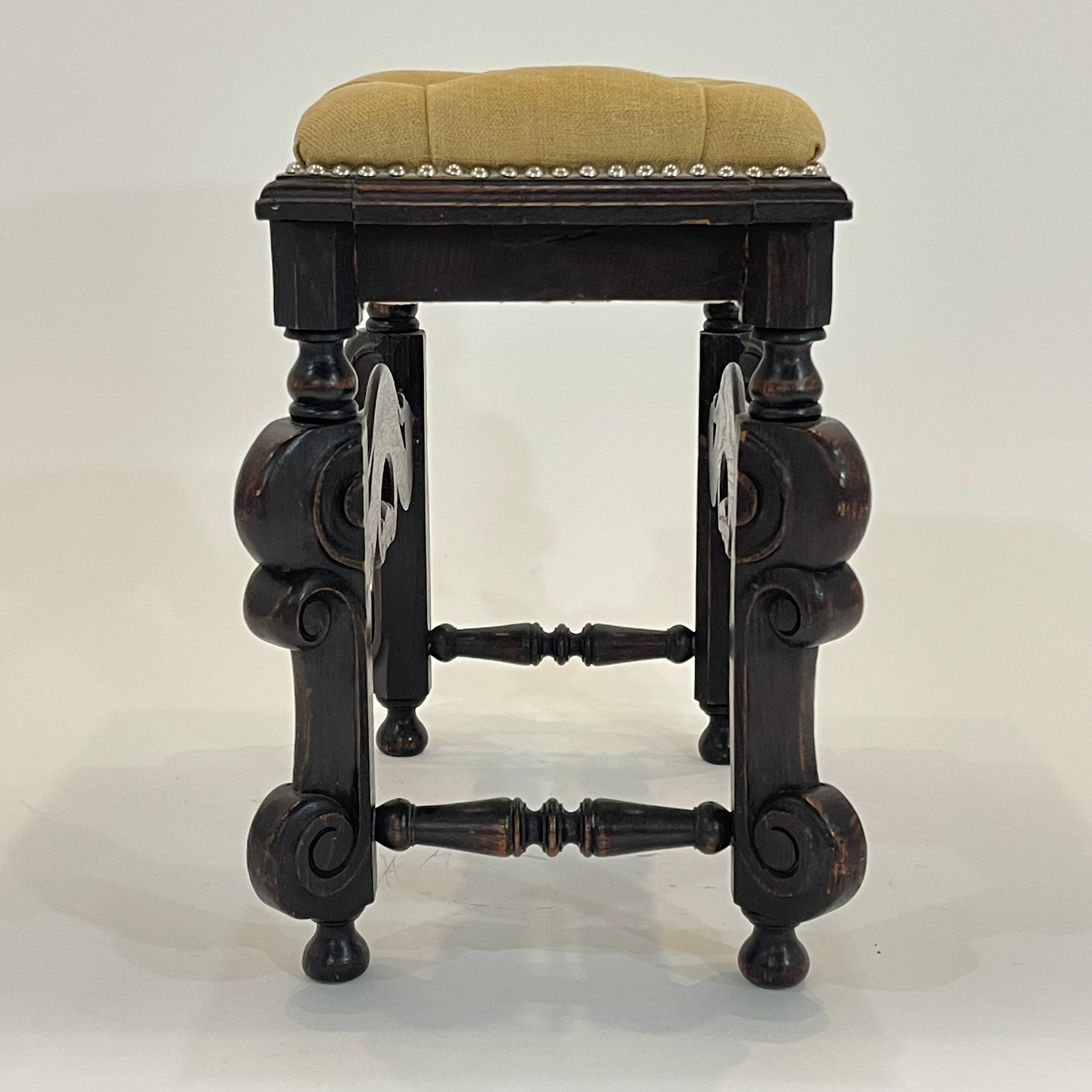 19th Century Italian Baroque Carved Bench or Stool, Linen and Oak, Italy 1800s In Good Condition For Sale In Miami, FL
