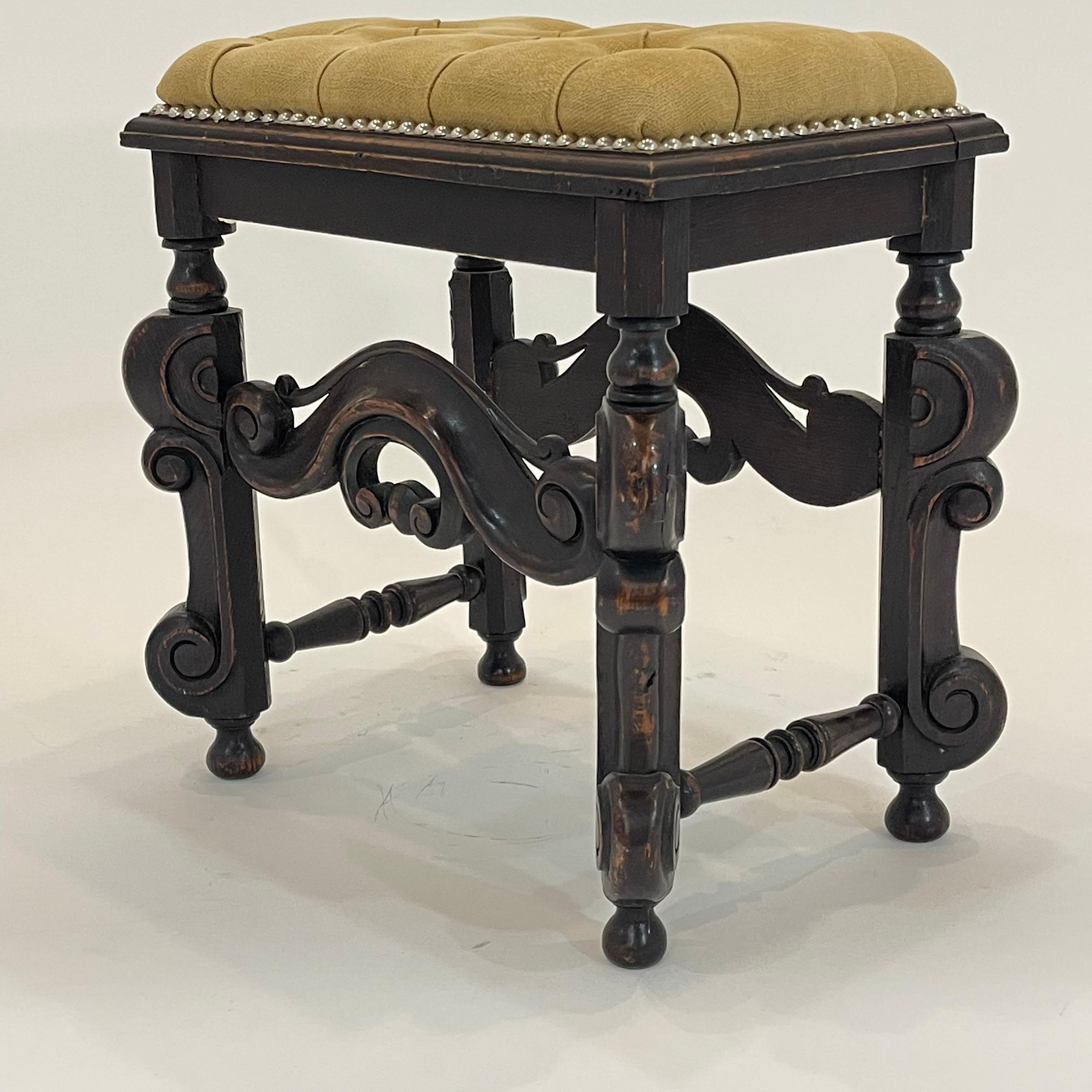 19th Century Italian Baroque Carved Bench or Stool, Linen and Oak, Italy 1800s For Sale 3