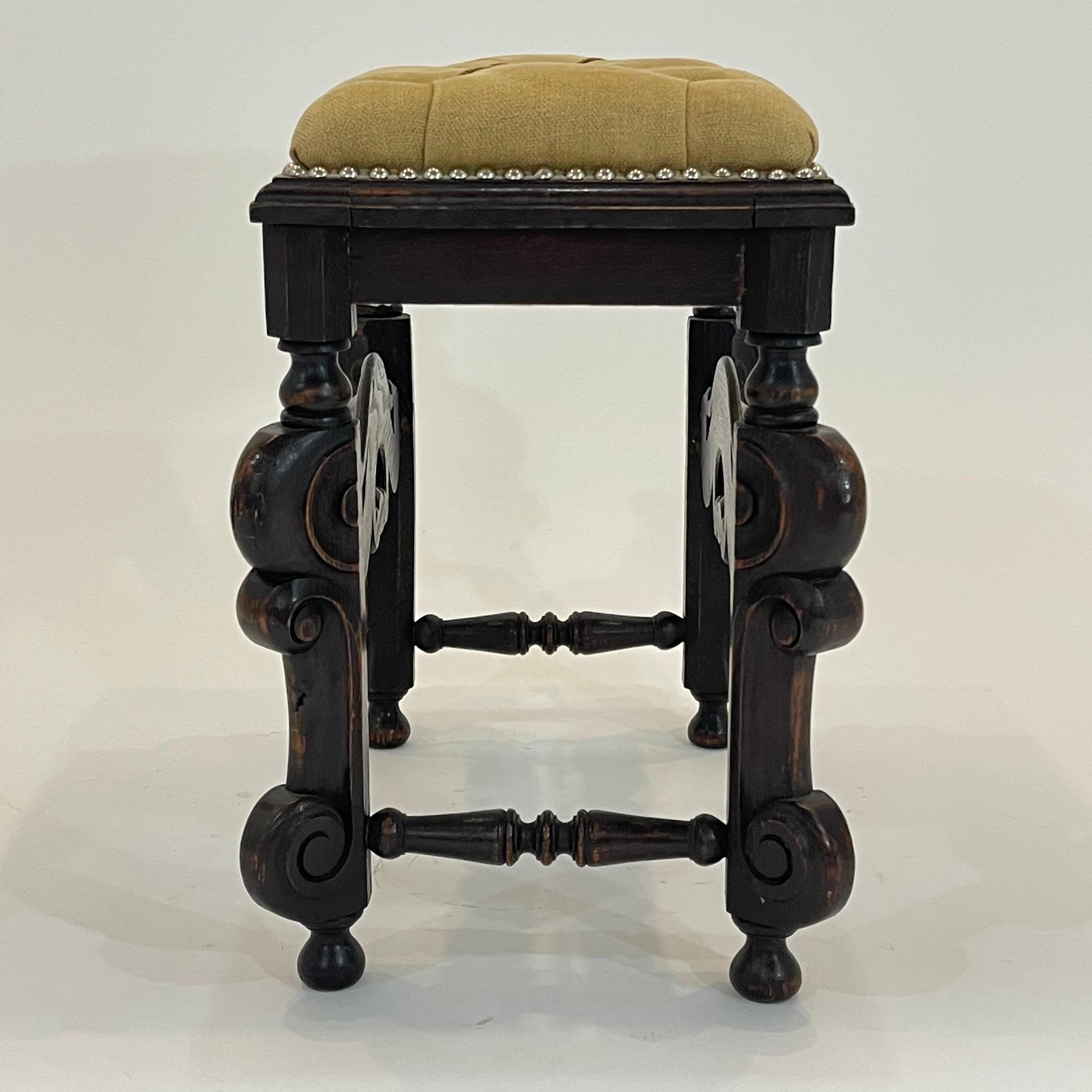 19th Century Italian Baroque Carved Bench or Stool, Linen and Oak, Italy 1800s For Sale 4