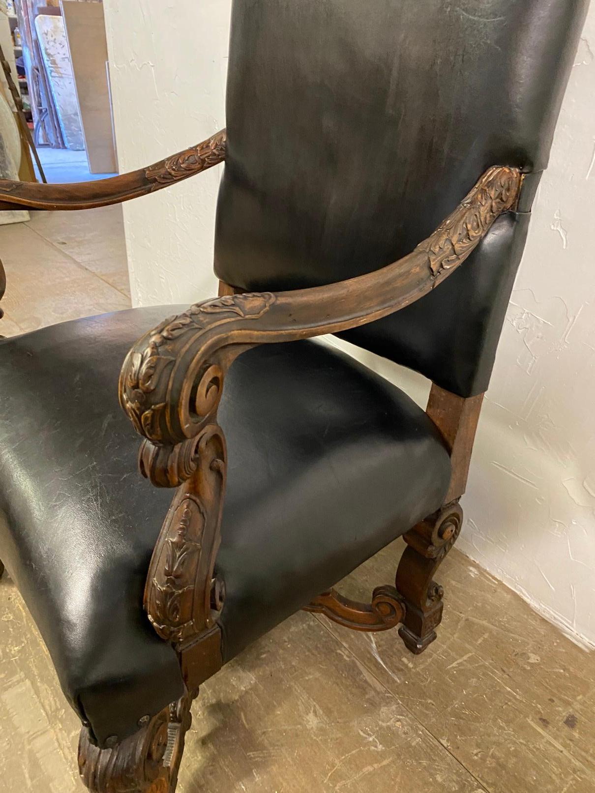 19th Century Italian Baroque Carved Walnut Throne Chair For Sale 3