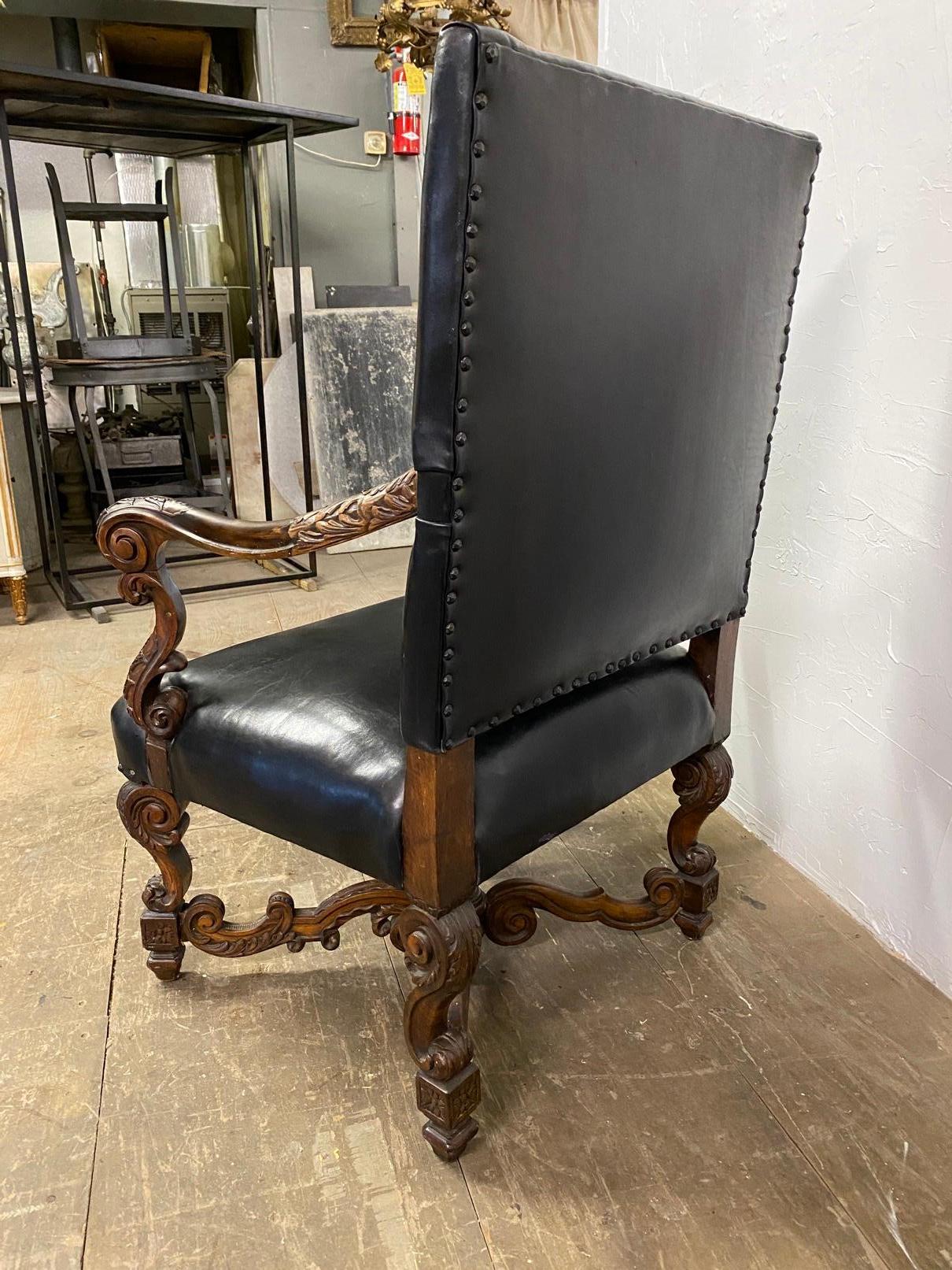 19th Century Italian Baroque Carved Walnut Throne Chair For Sale 1