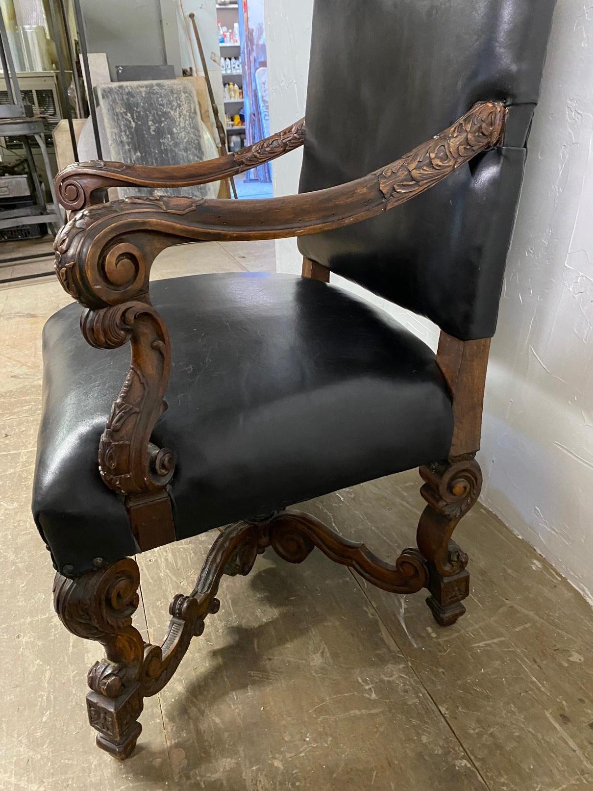 19th Century Italian Baroque Carved Walnut Throne Chair For Sale 2
